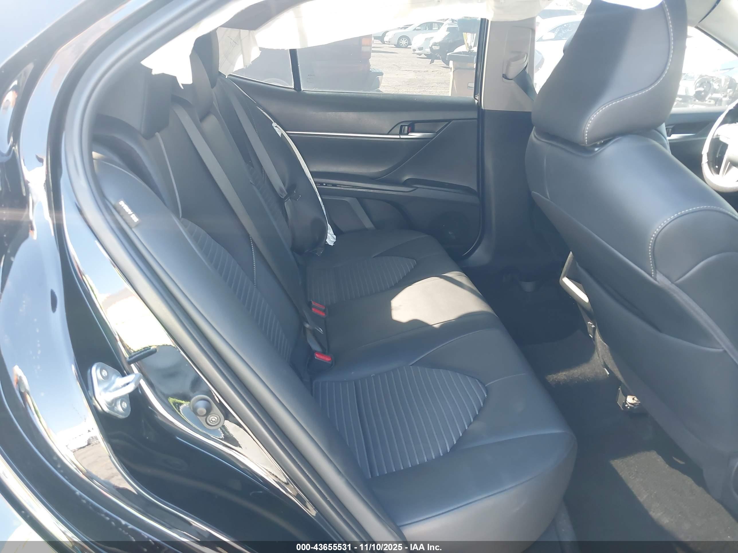TOYOTA CAMRY image 8
