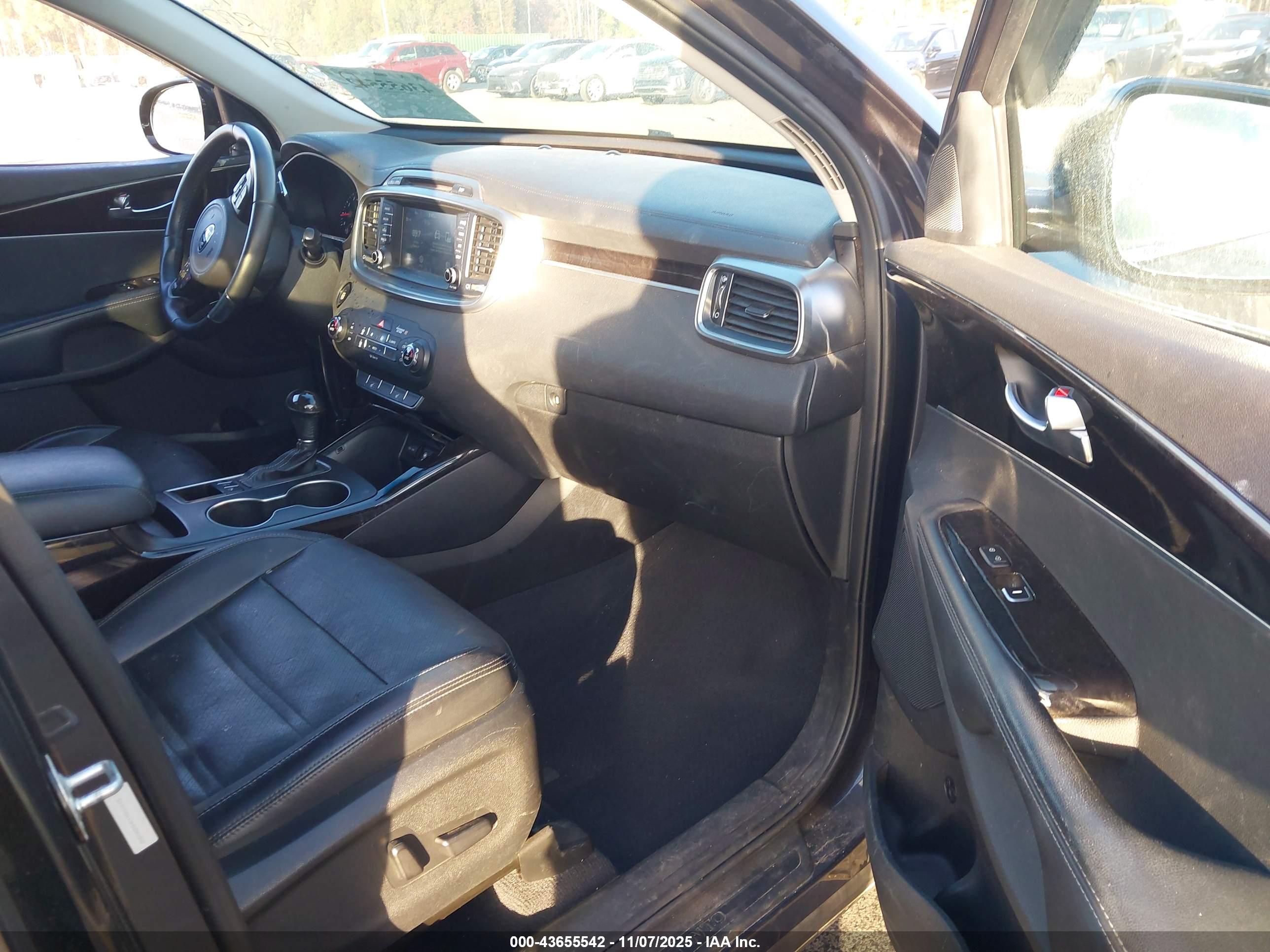KIA SORENTO image 5
