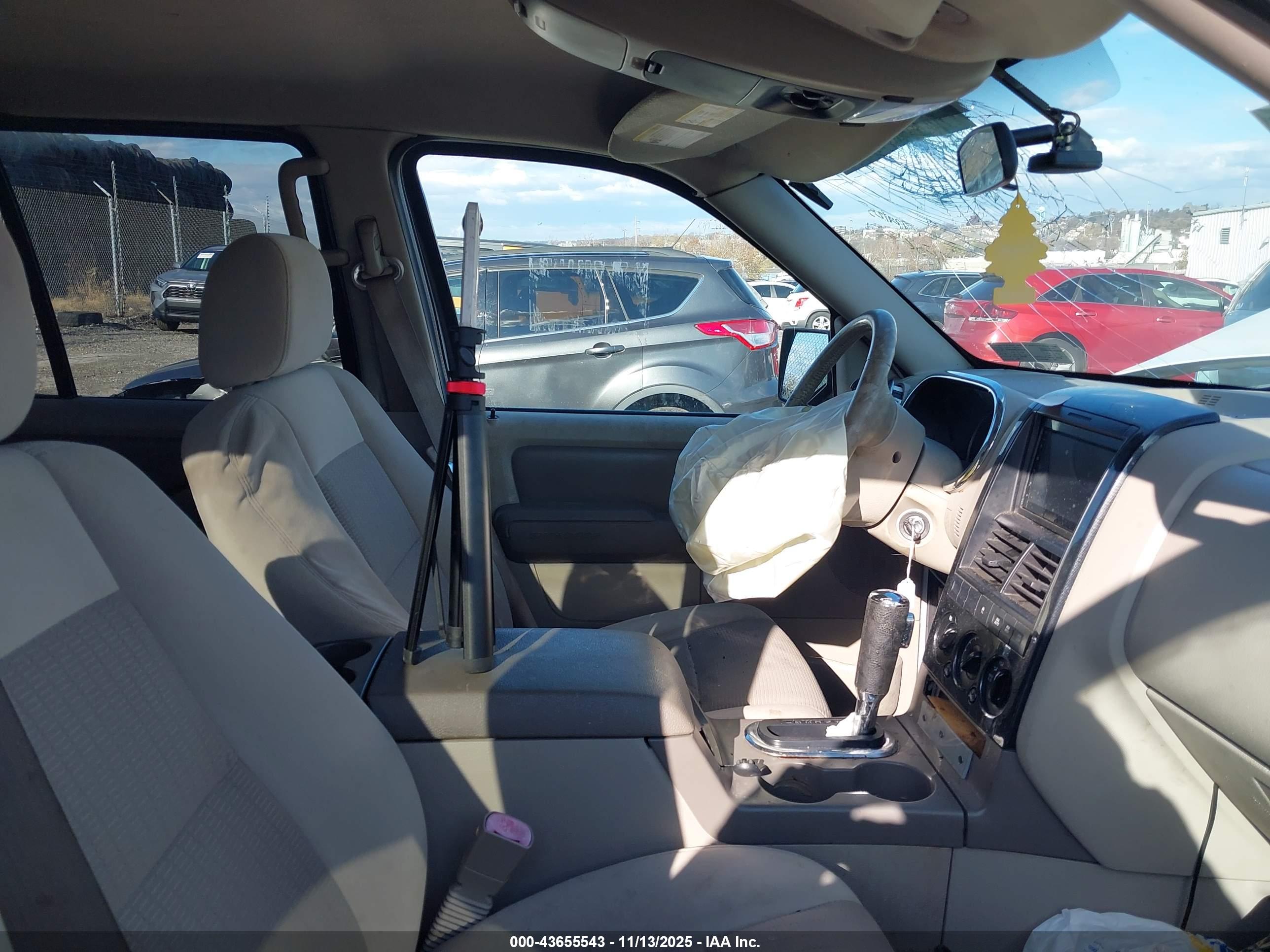 FORD EXPLORER image 5