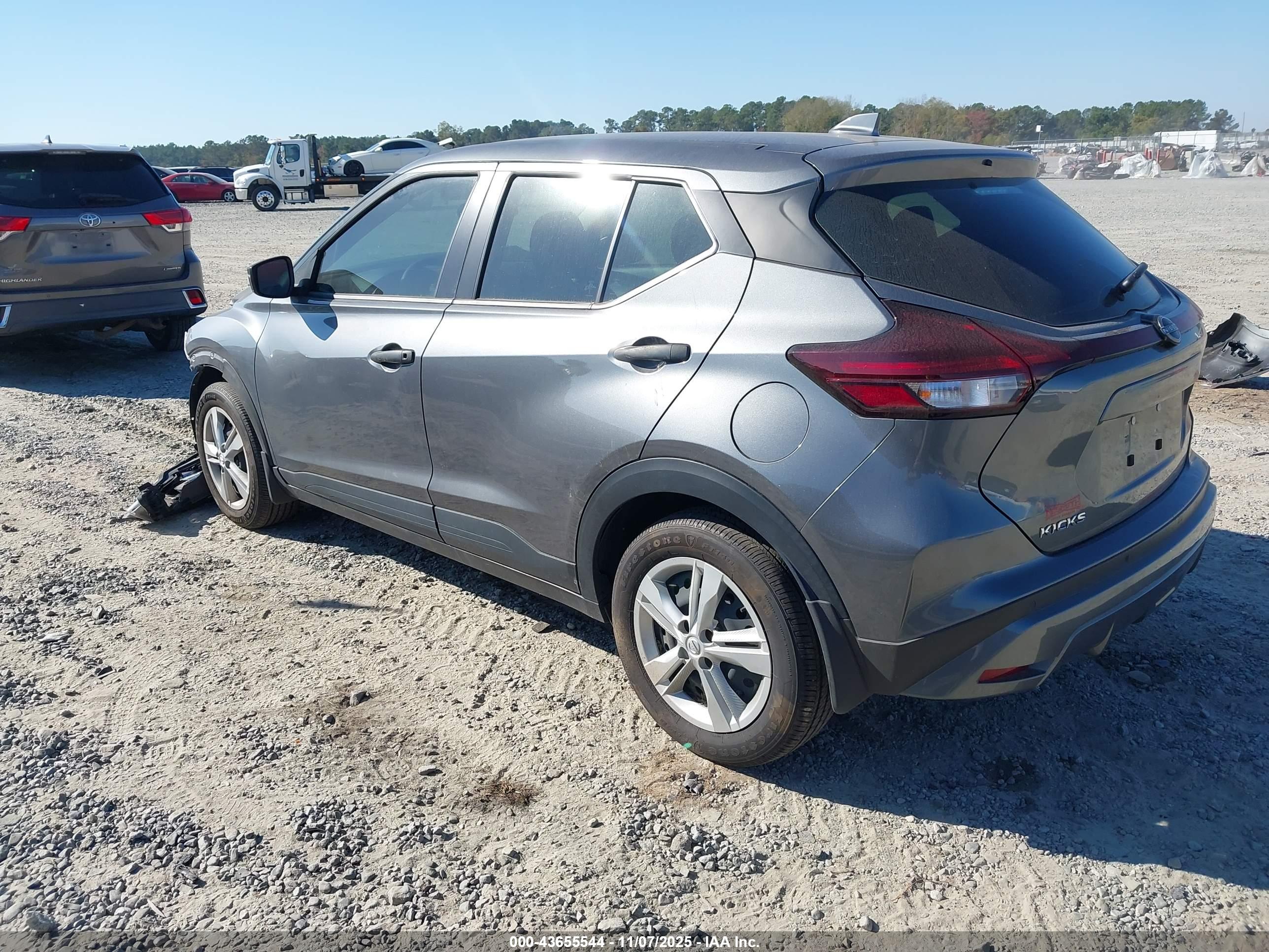NISSAN KICKS image 3