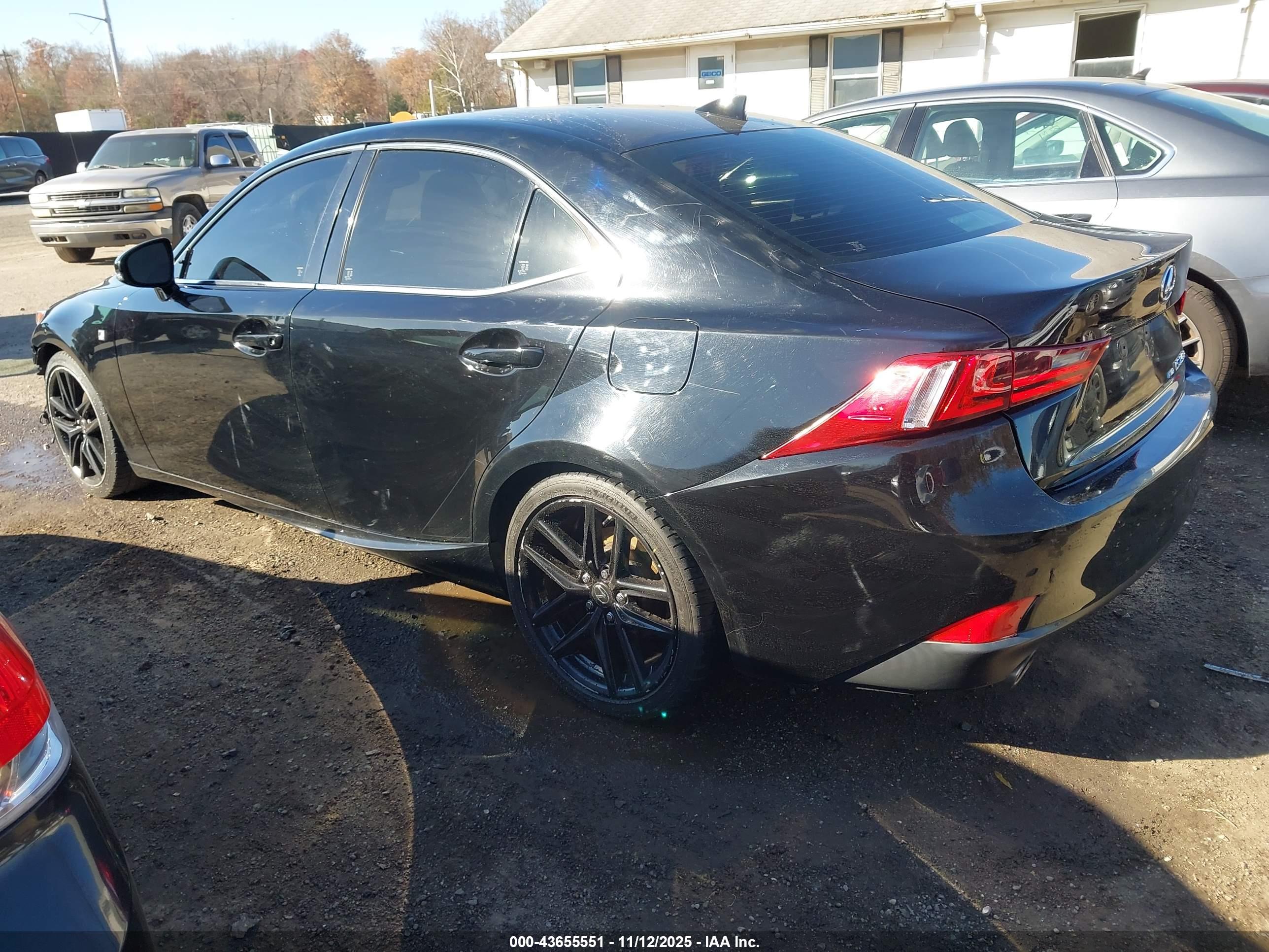 LEXUS IS image 3