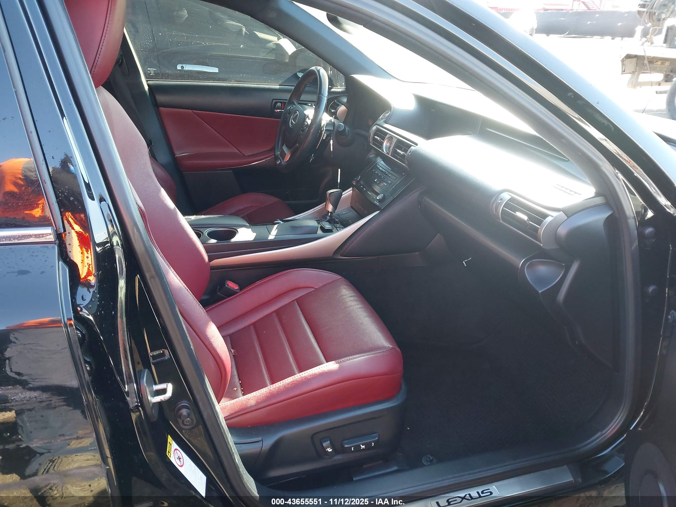 LEXUS IS image 5
