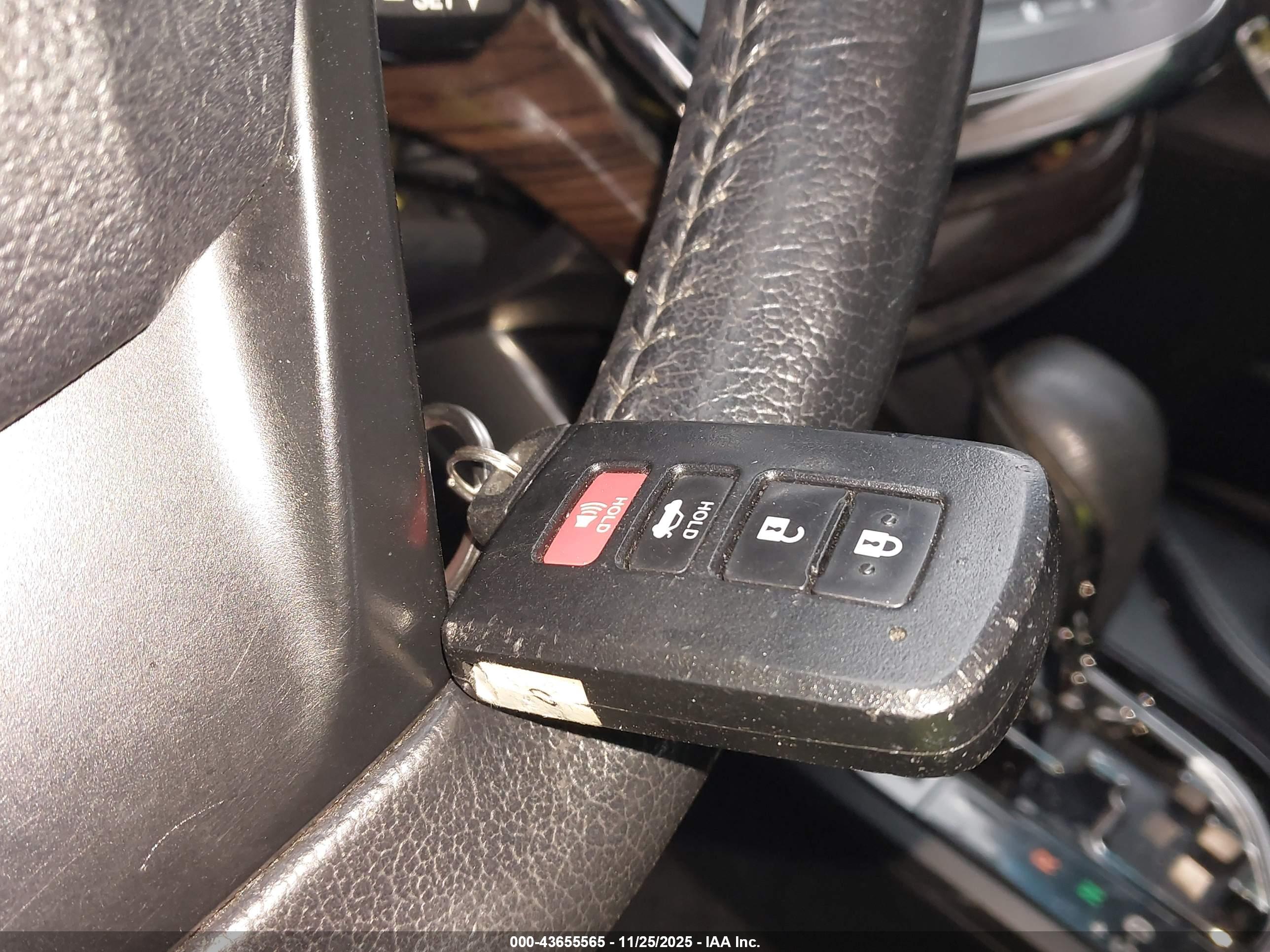 TOYOTA AVALON image 11