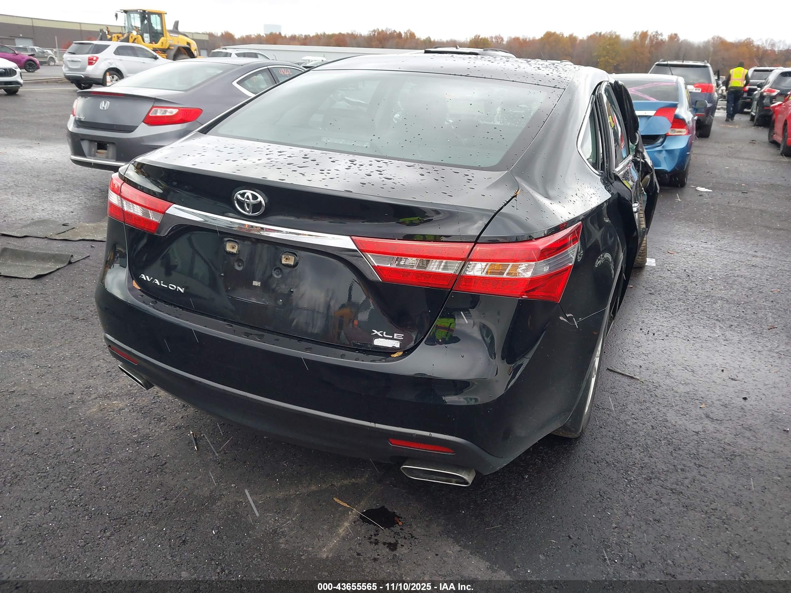 TOYOTA AVALON image 4