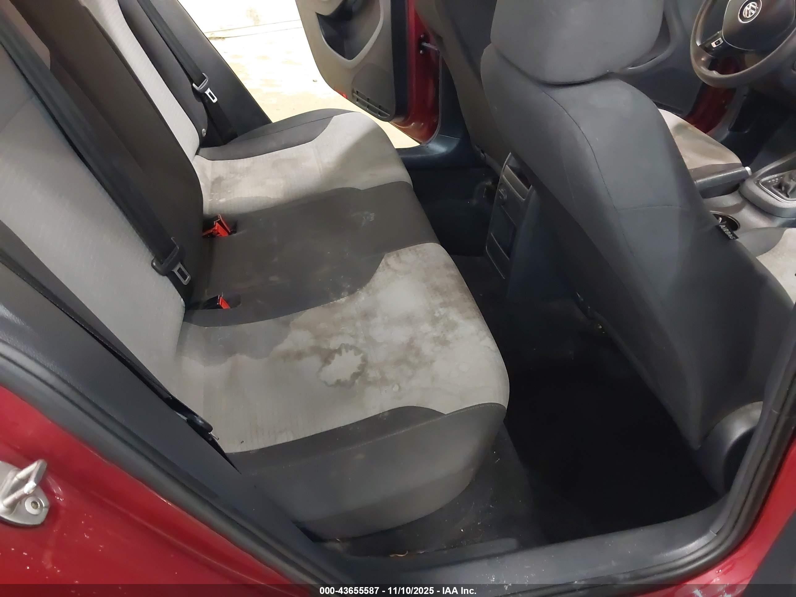 VOLKSWAGEN JETTA image 8