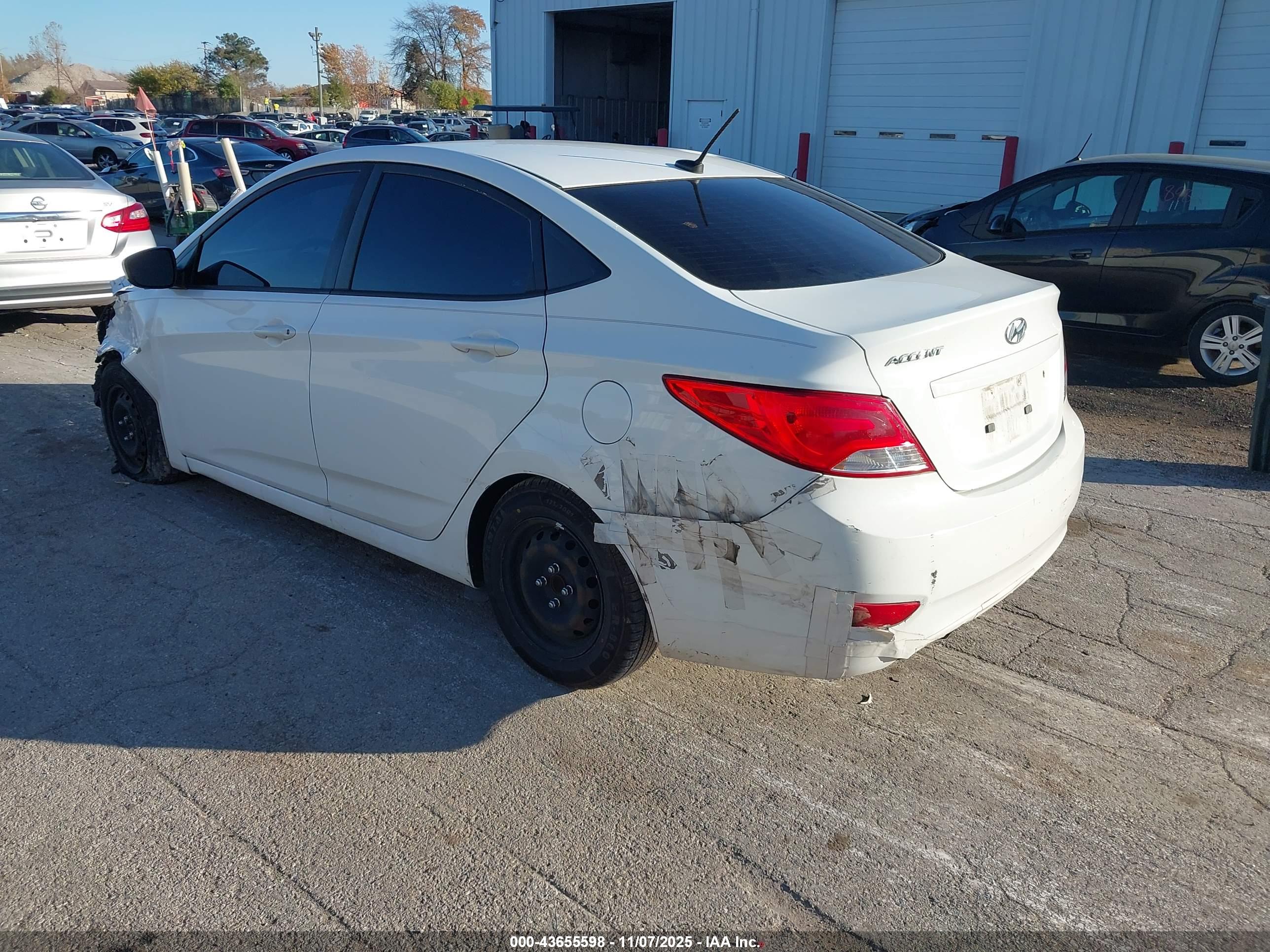 HYUNDAI ACCENT image 3