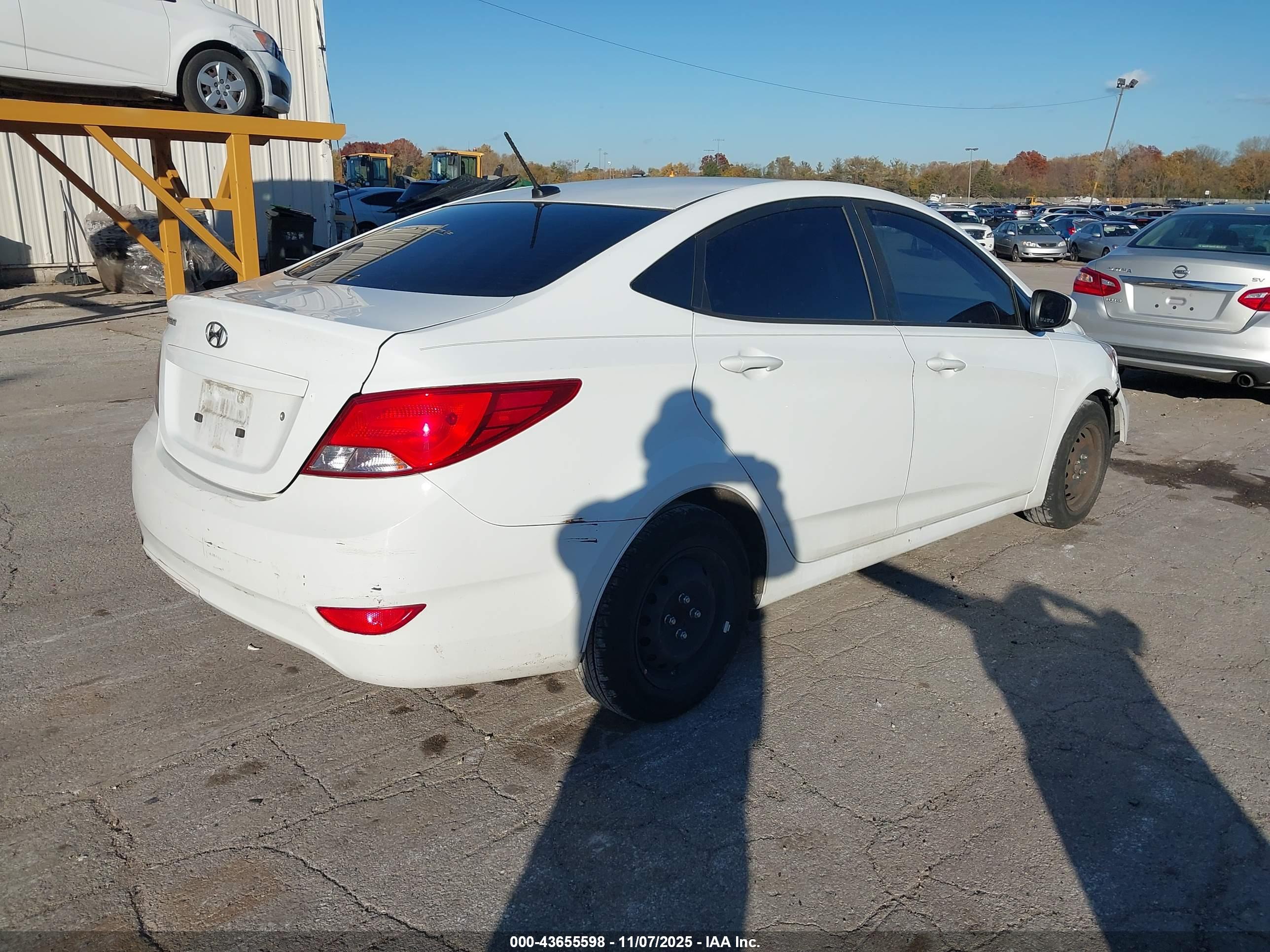 HYUNDAI ACCENT image 4