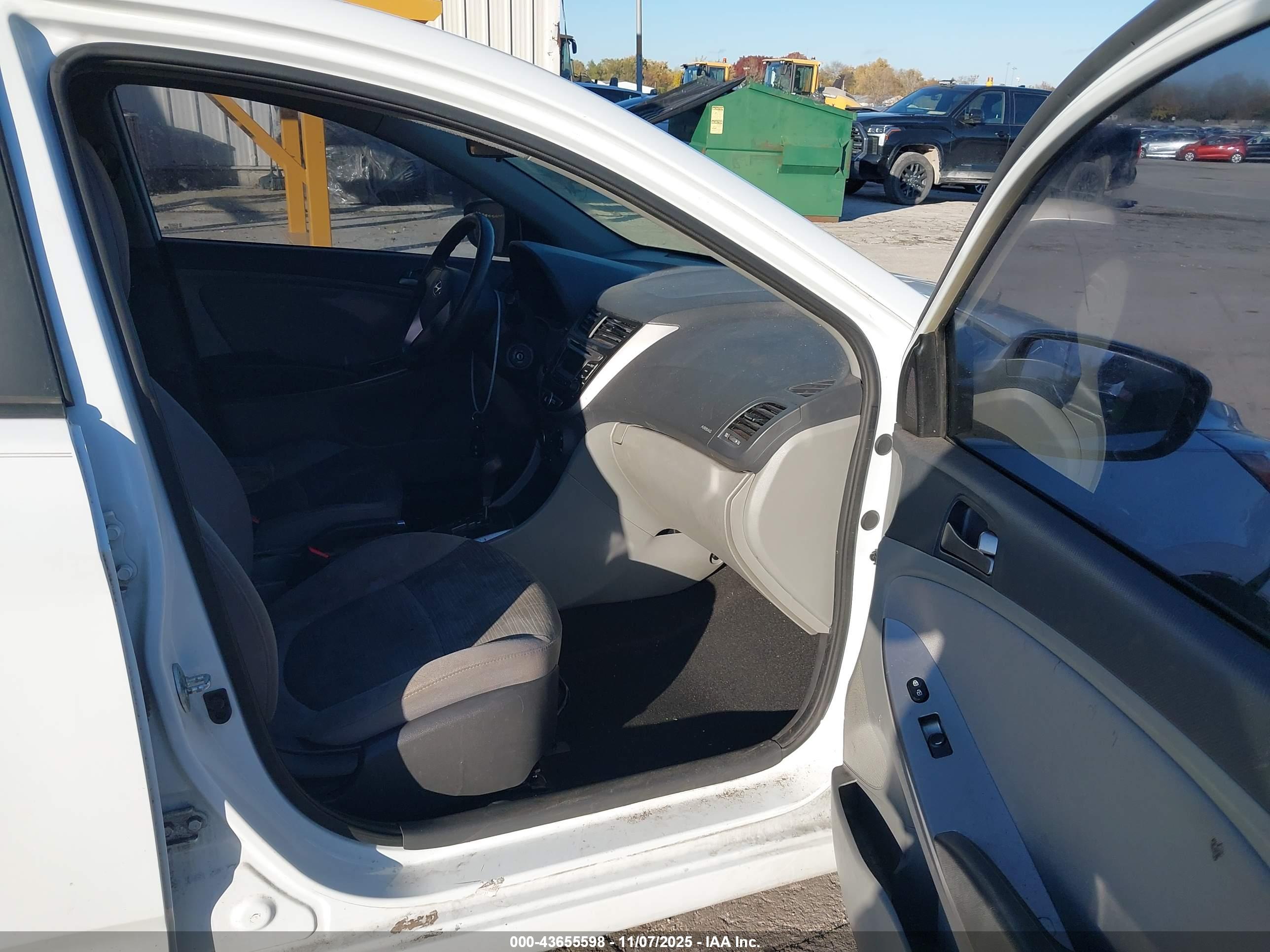 HYUNDAI ACCENT image 5