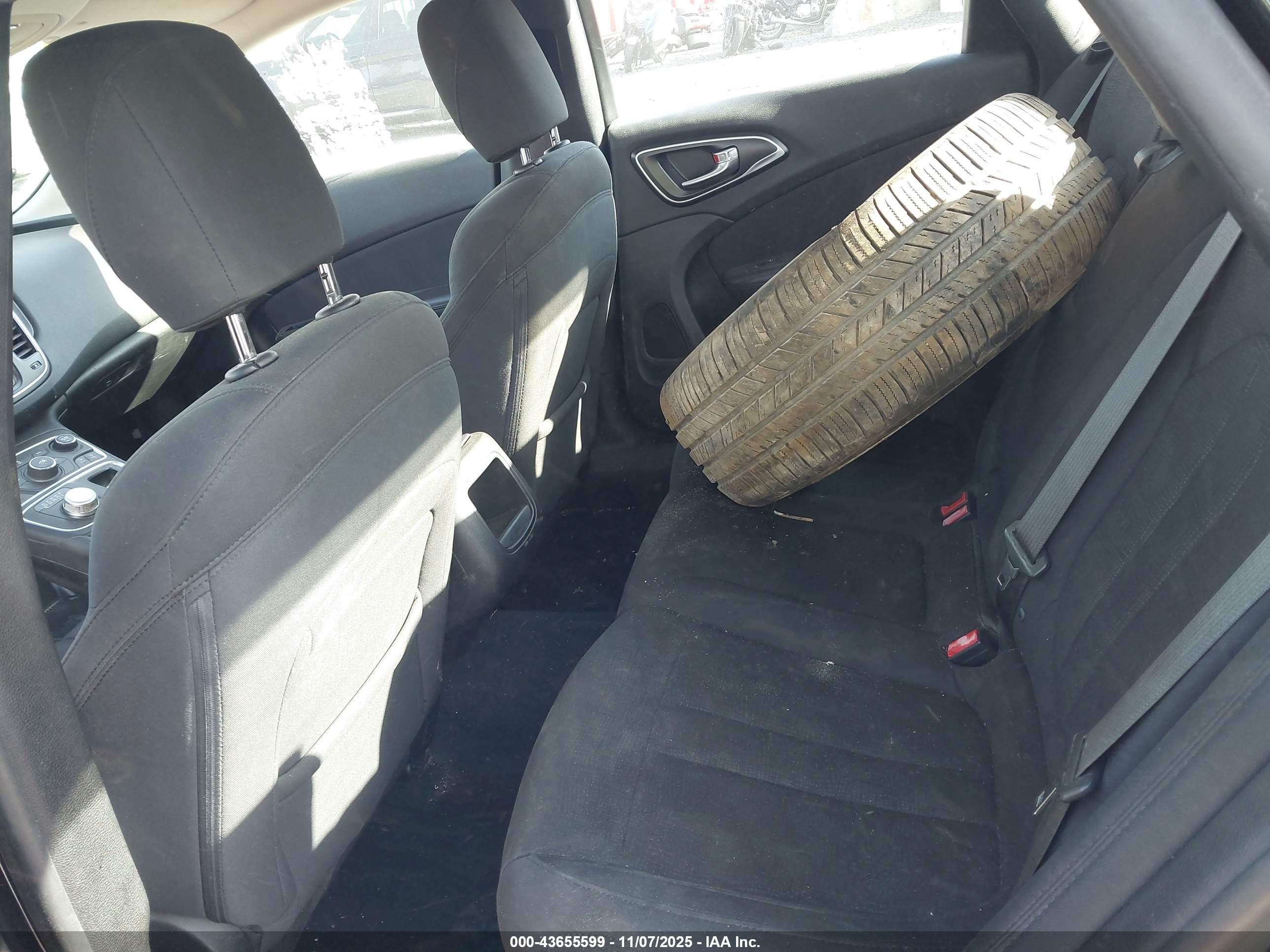 CHRYSLER 200 image 8