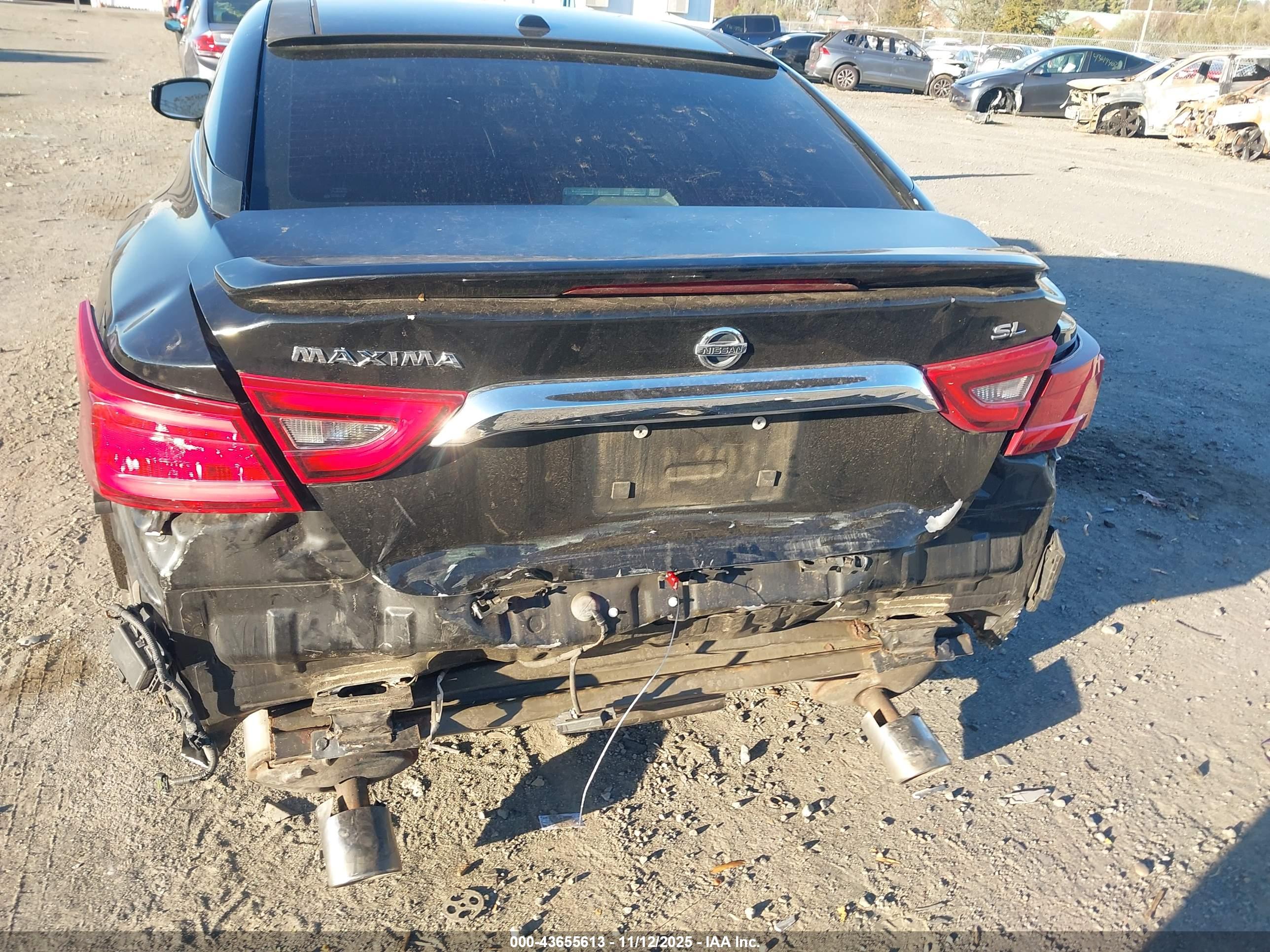 NISSAN MAXIMA image 6