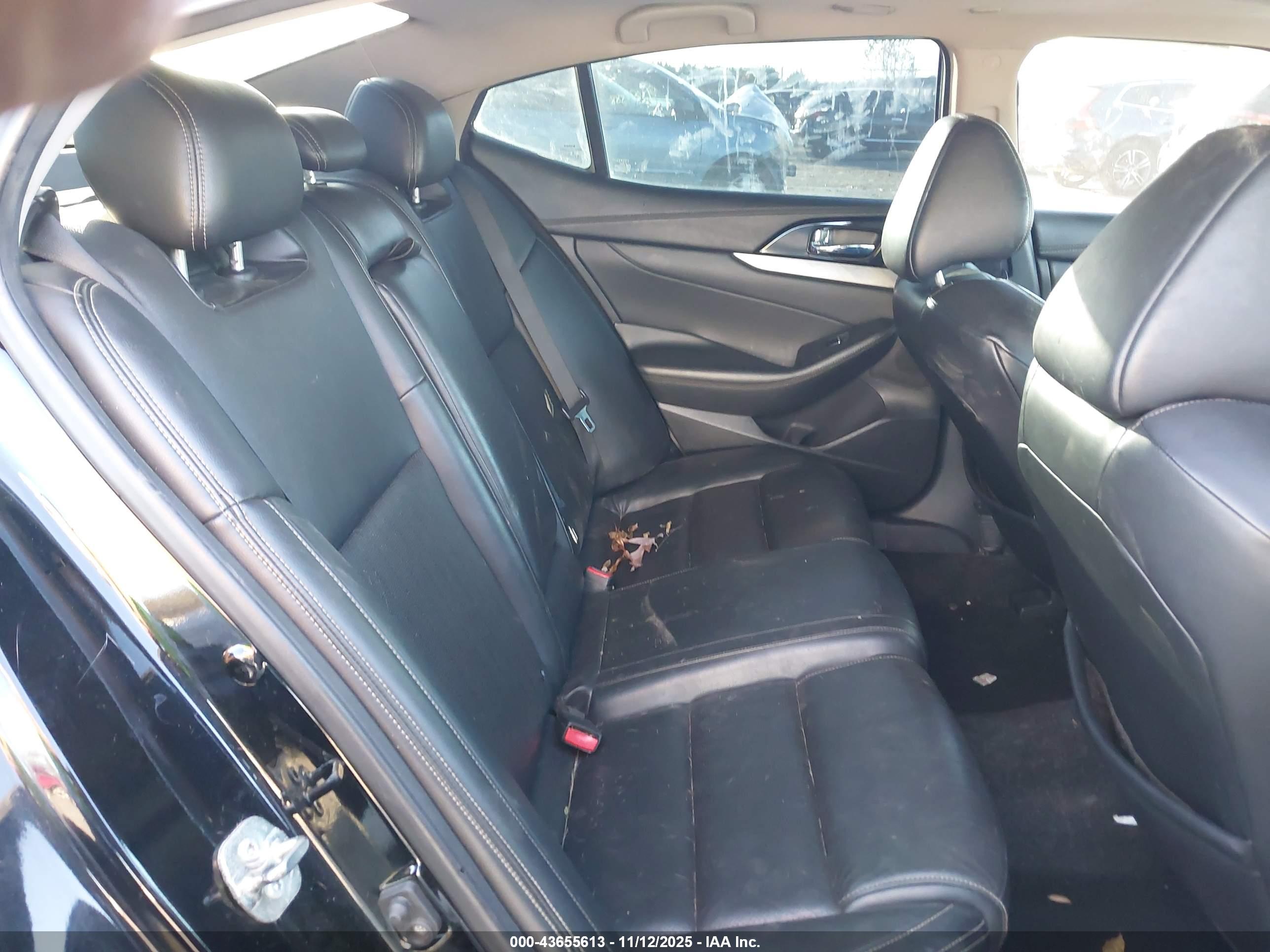 NISSAN MAXIMA image 8