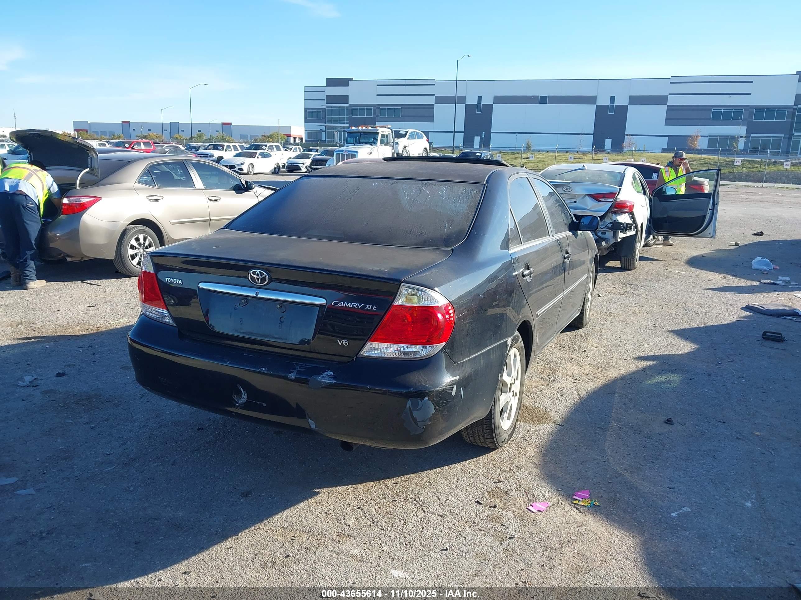 TOYOTA CAMRY image 4