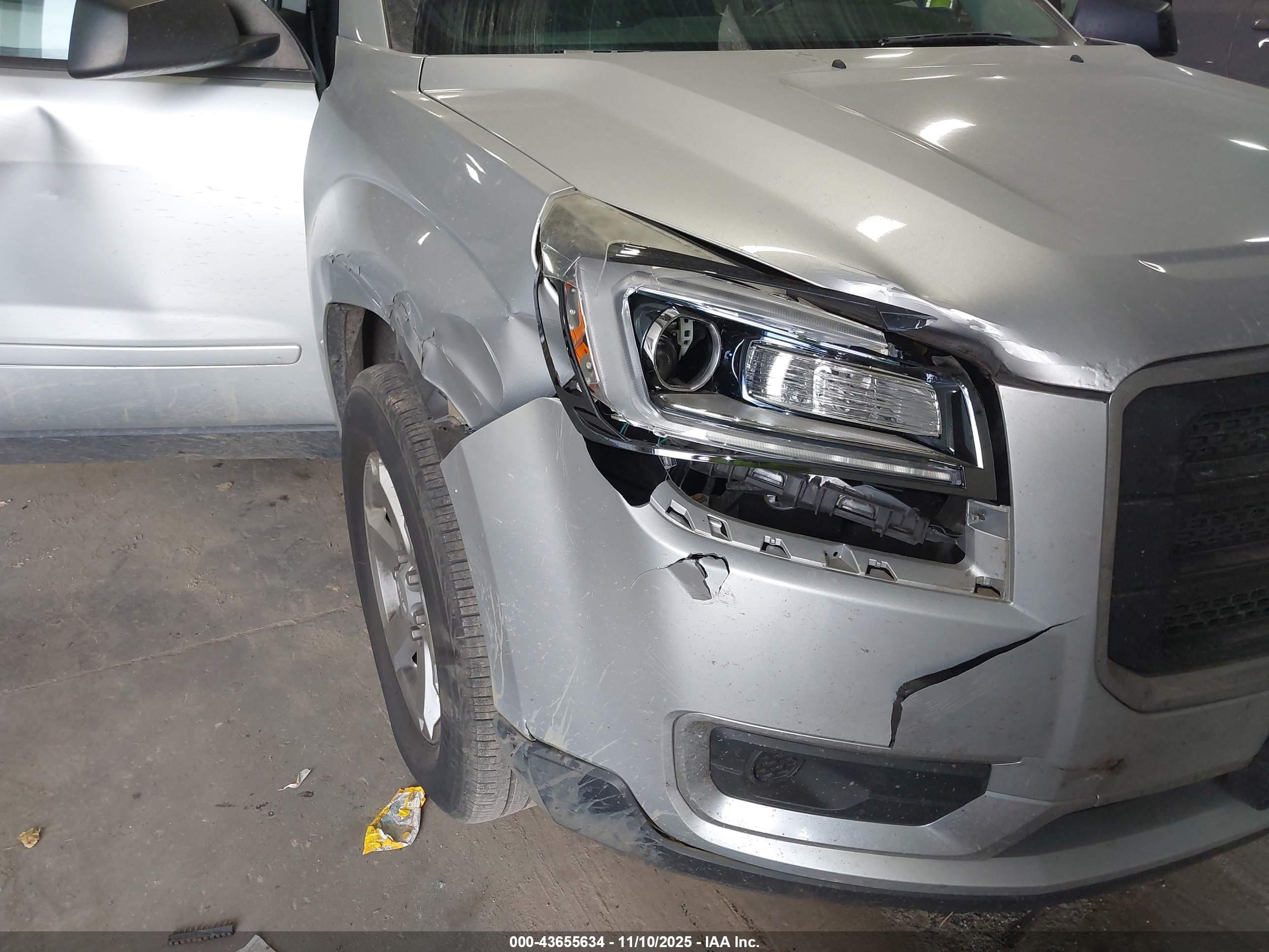 GMC ACADIA image 6