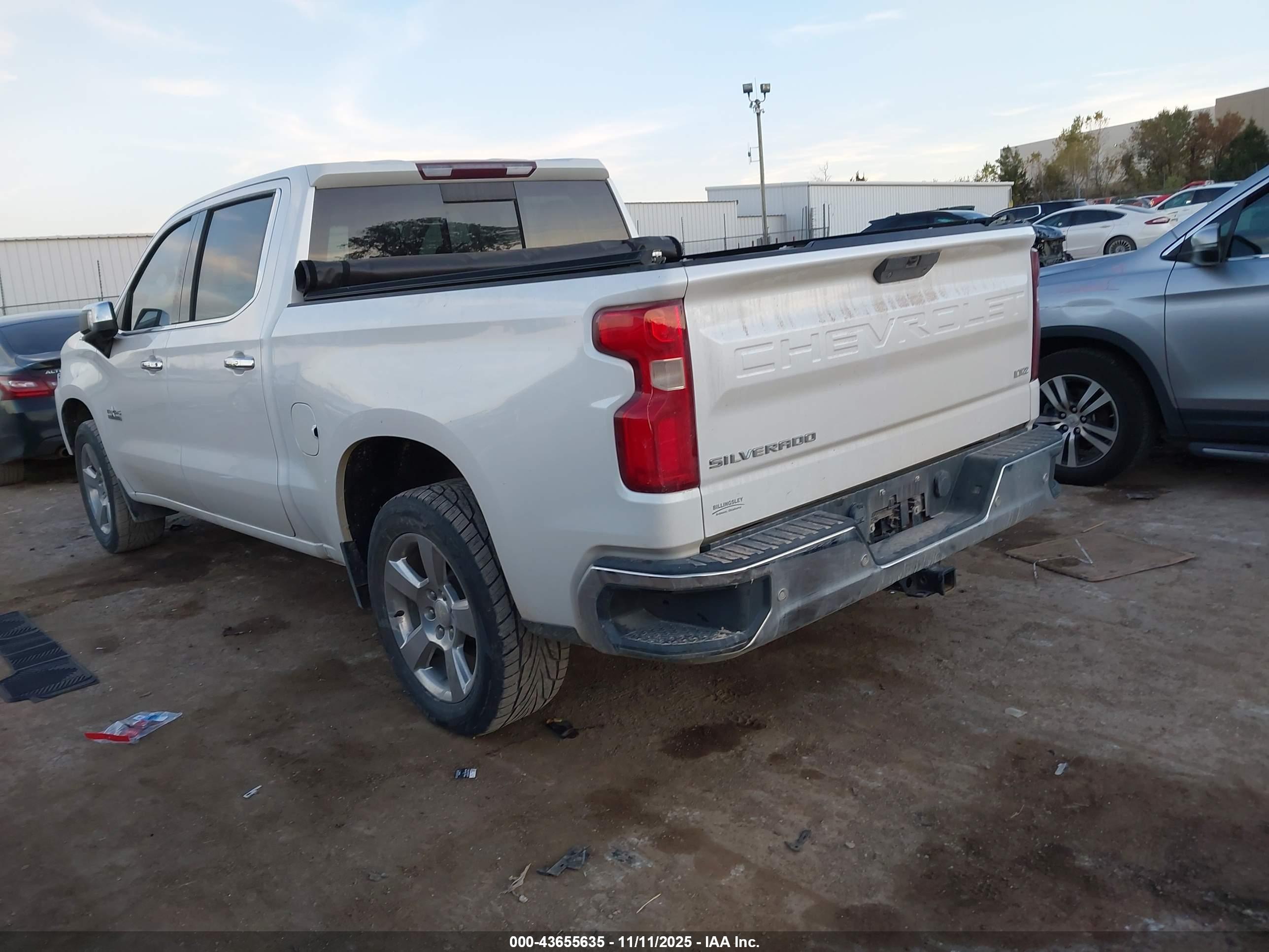 CHEVROLET SILVERADO image 3