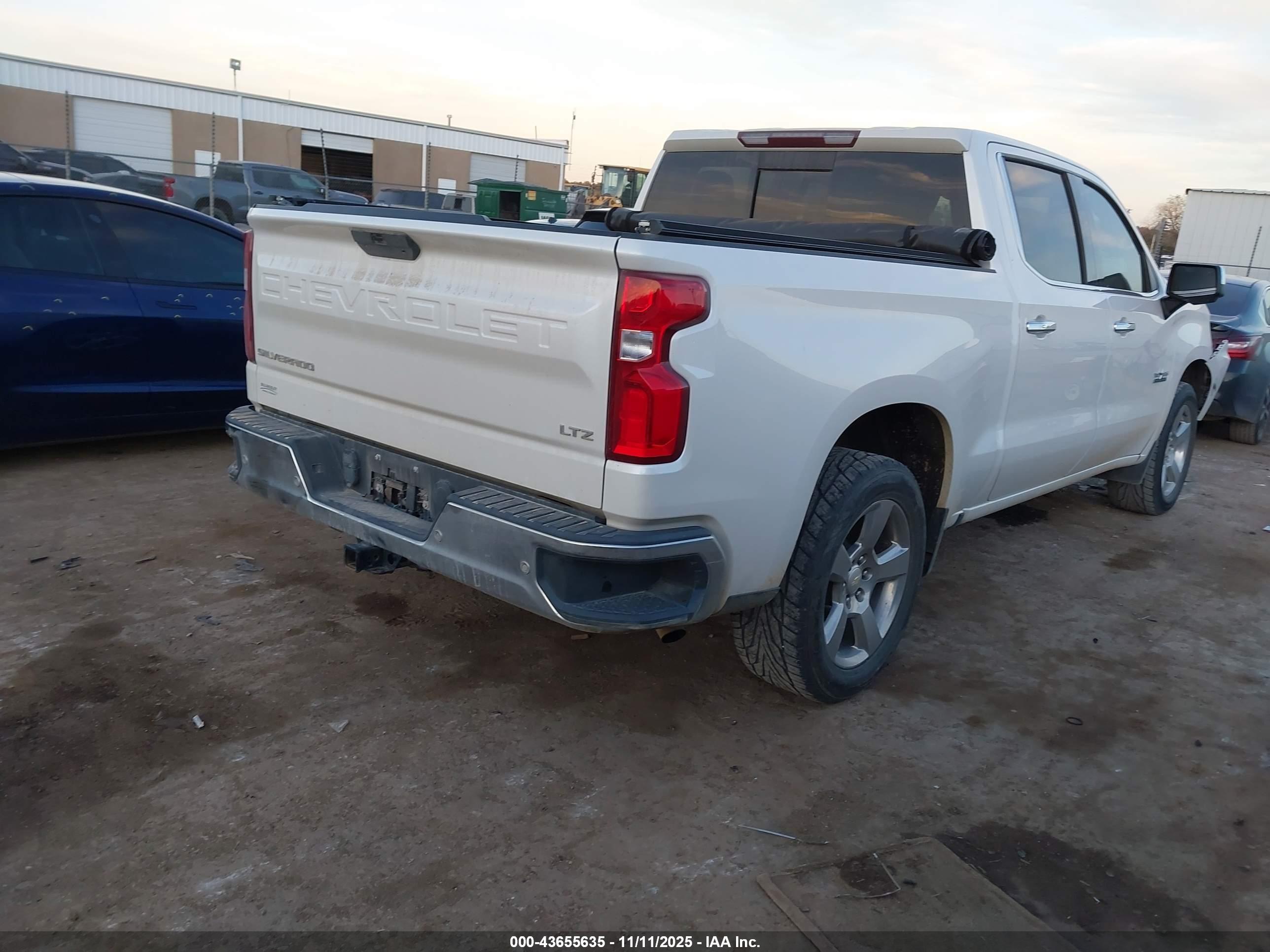 CHEVROLET SILVERADO image 4