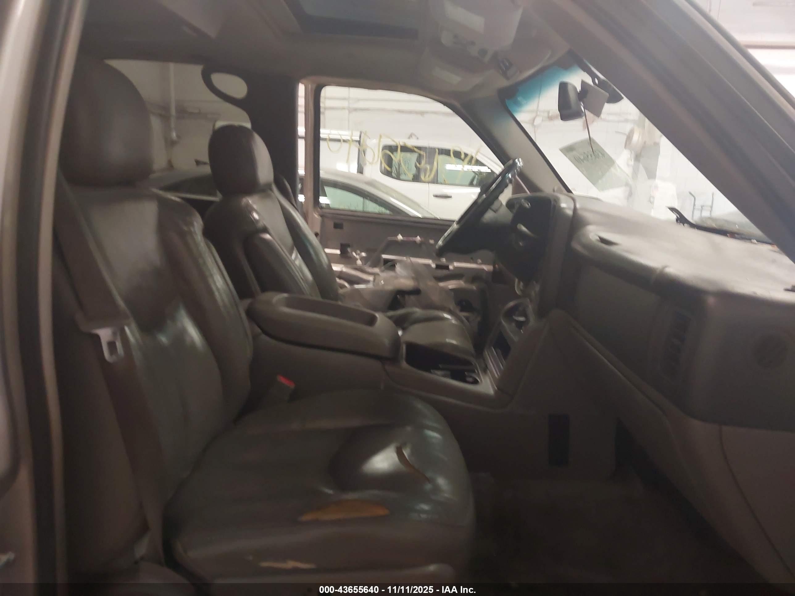 CHEVROLET TAHOE image 5
