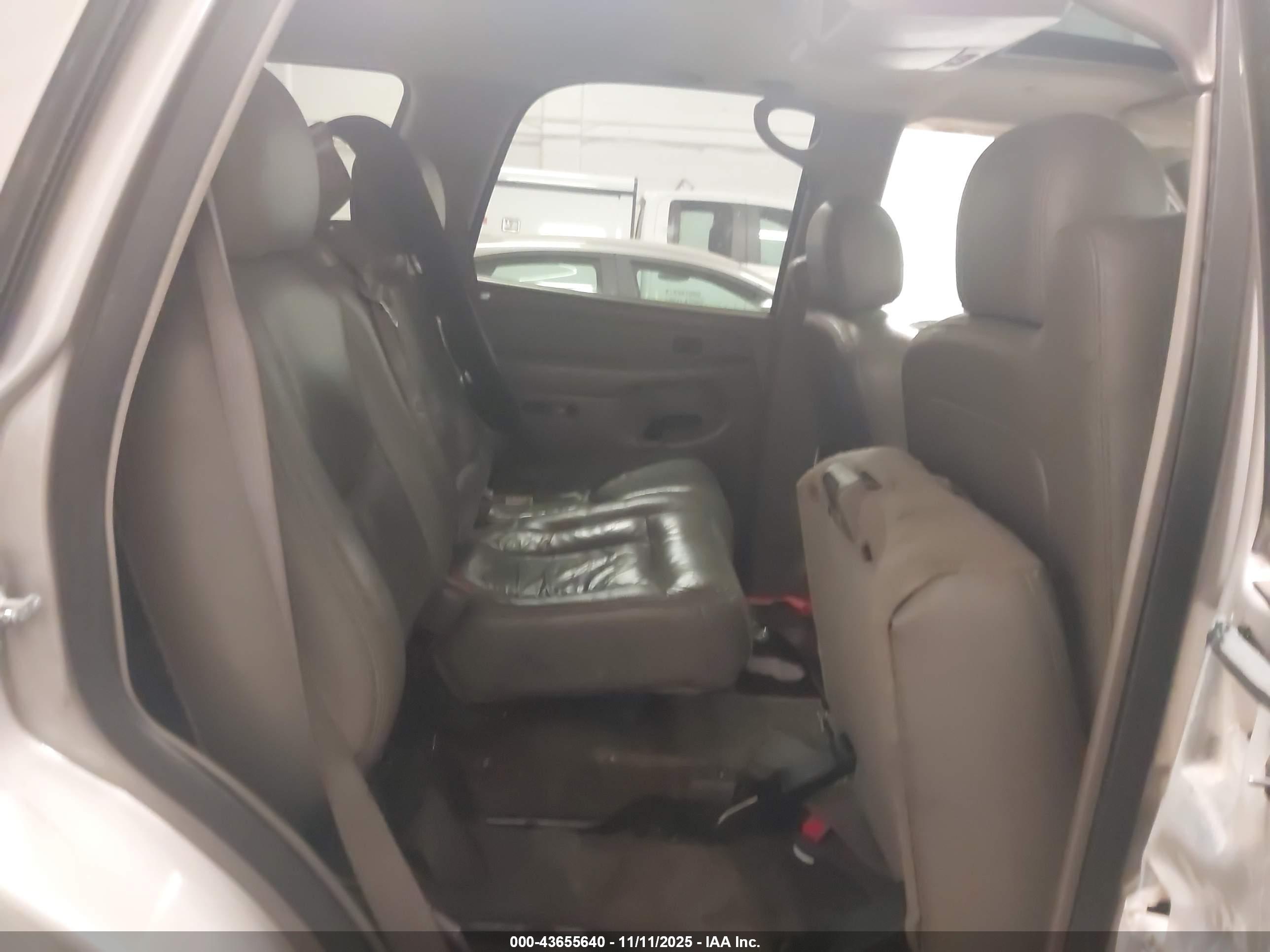 CHEVROLET TAHOE image 8