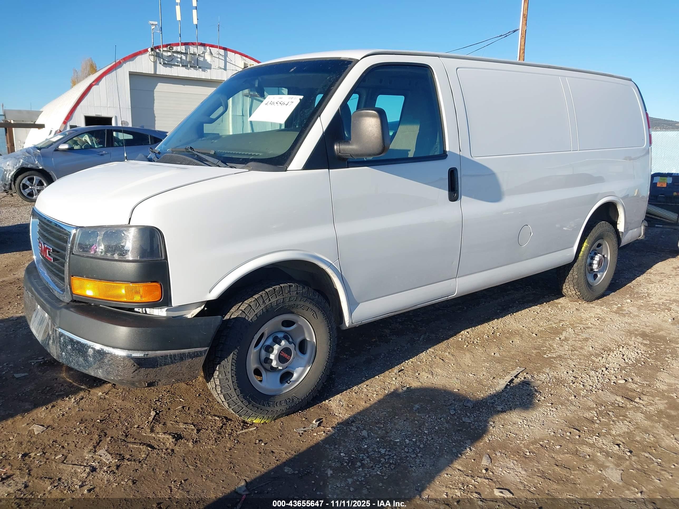 GMC SAVANA image 2