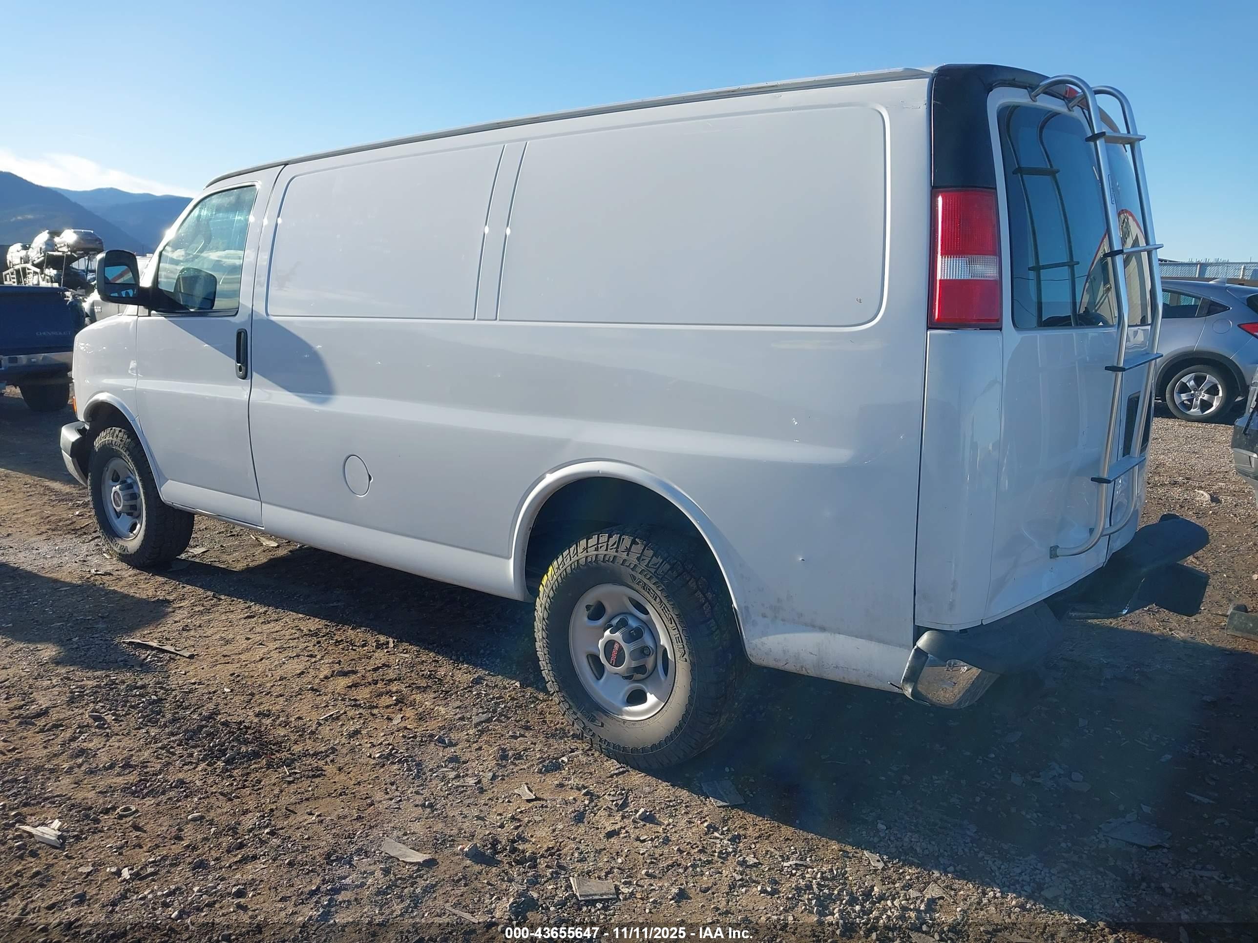 GMC SAVANA image 3