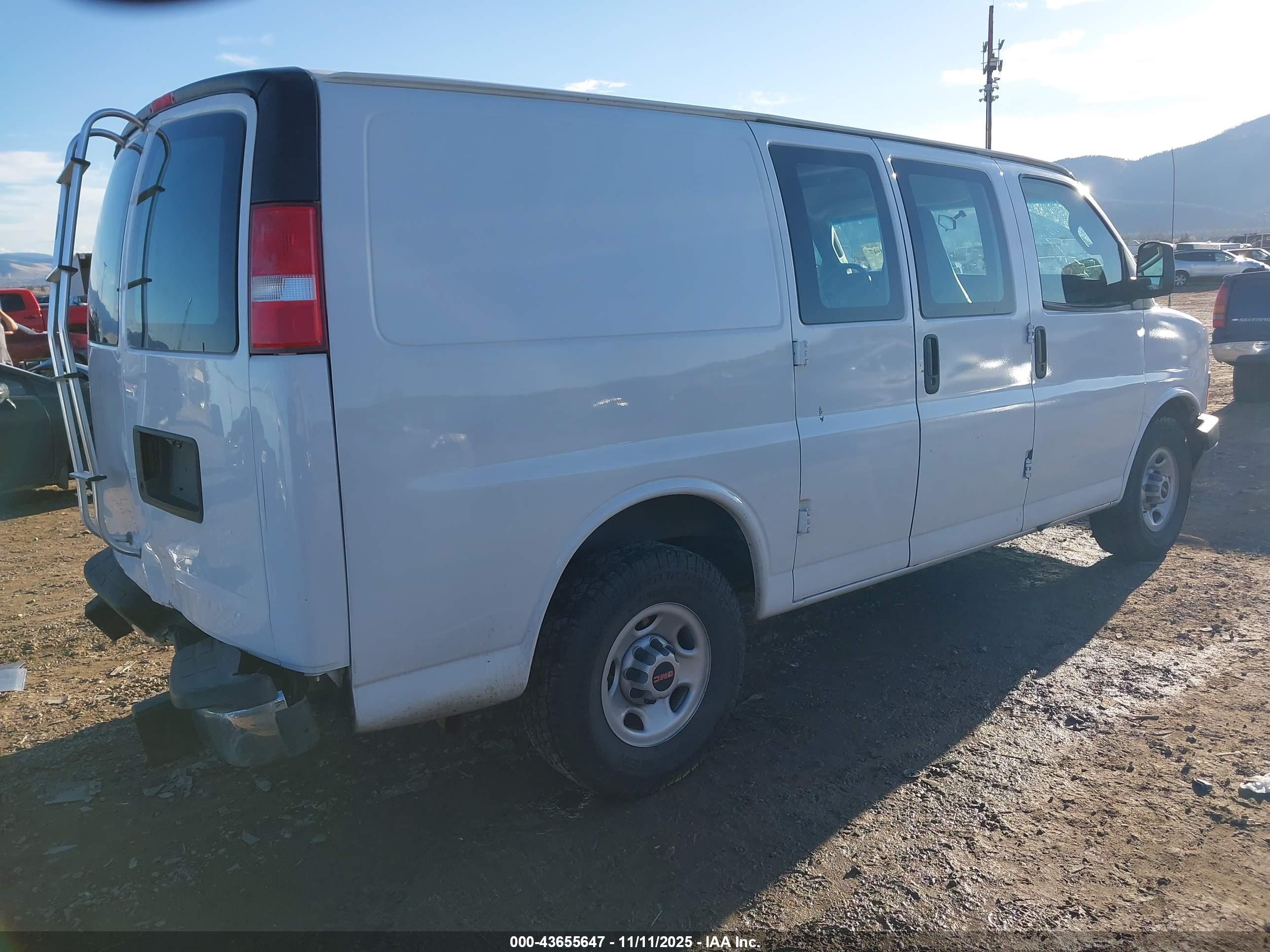 GMC SAVANA image 4