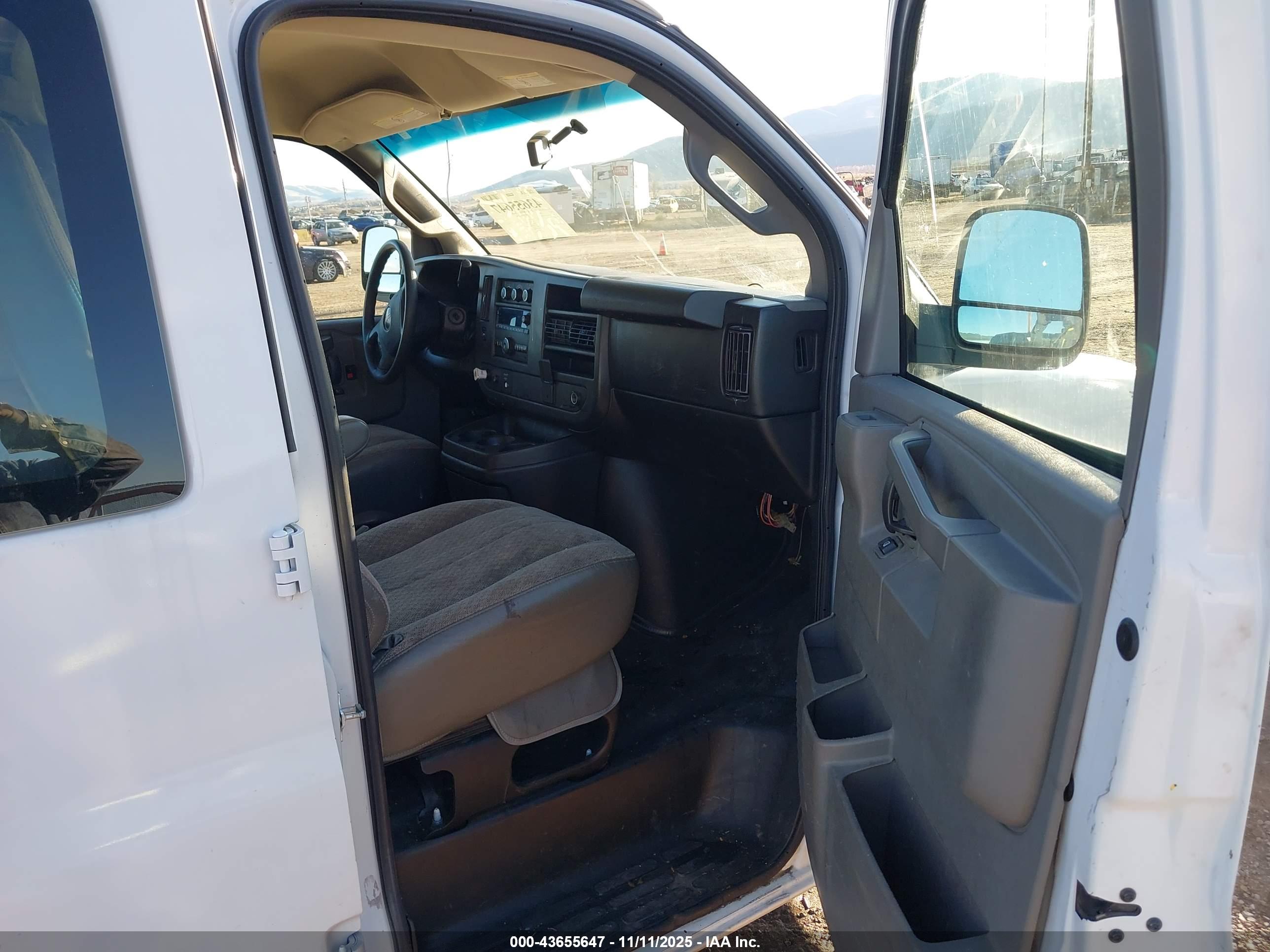 GMC SAVANA image 5