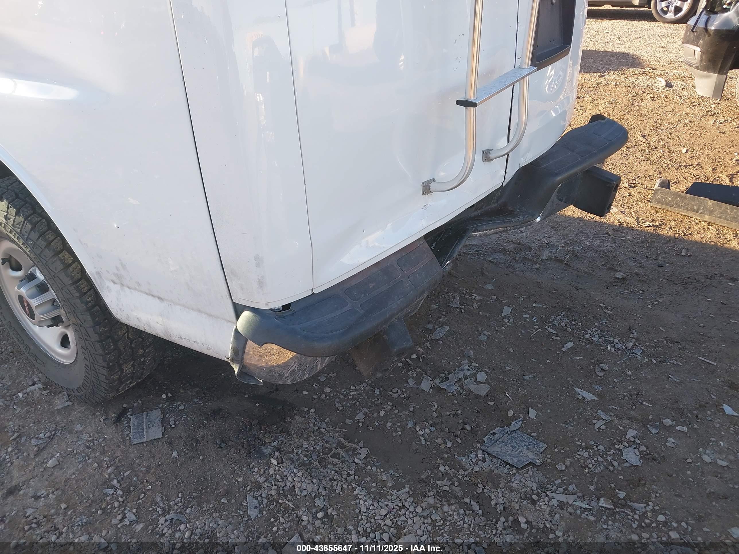 GMC SAVANA image 6