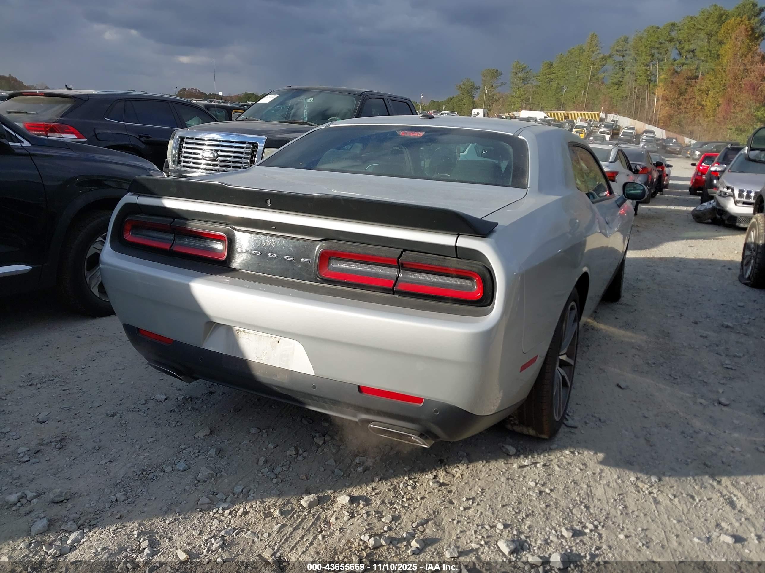 DODGE CHALLENGER image 4
