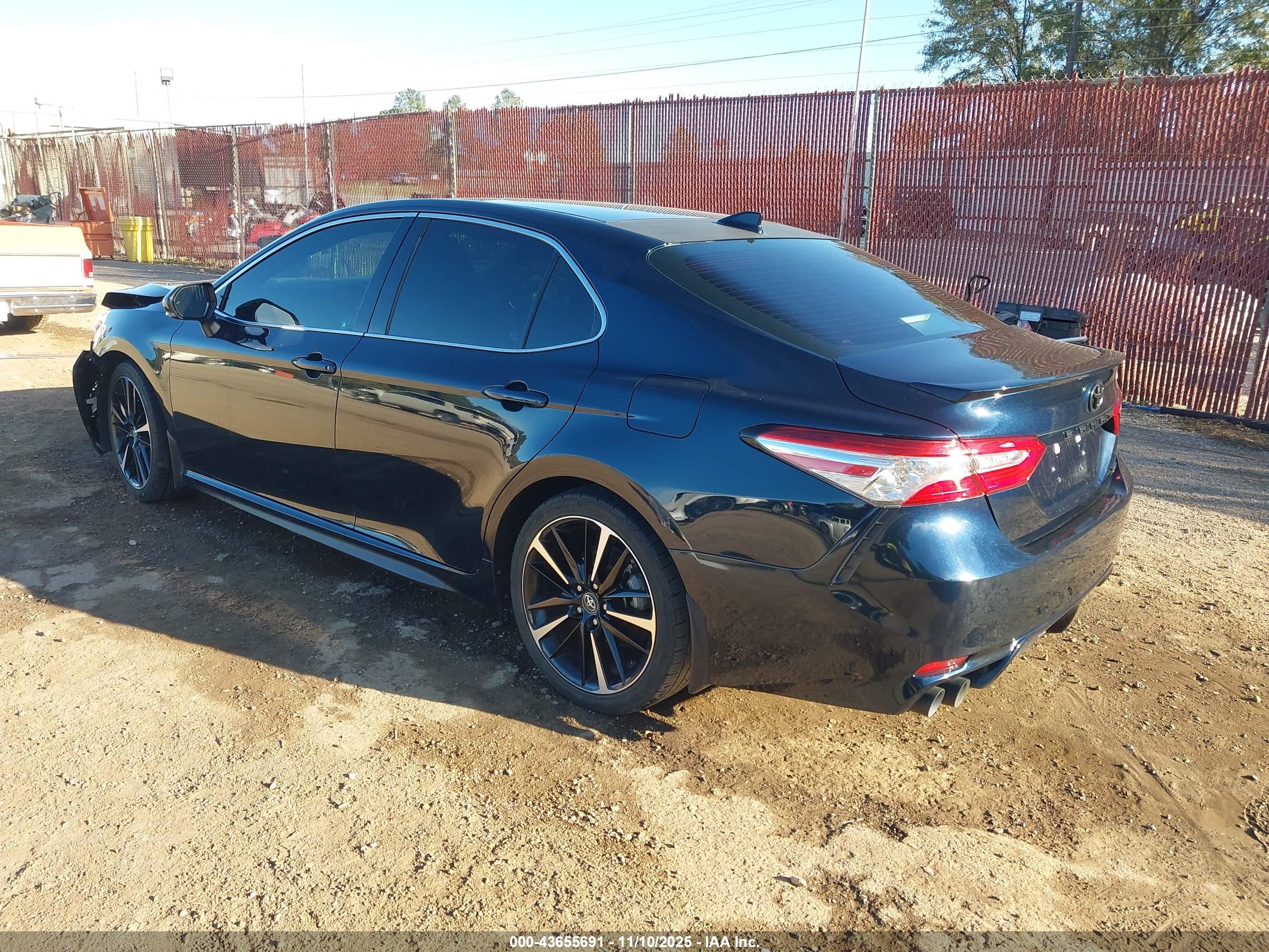 TOYOTA CAMRY image 3