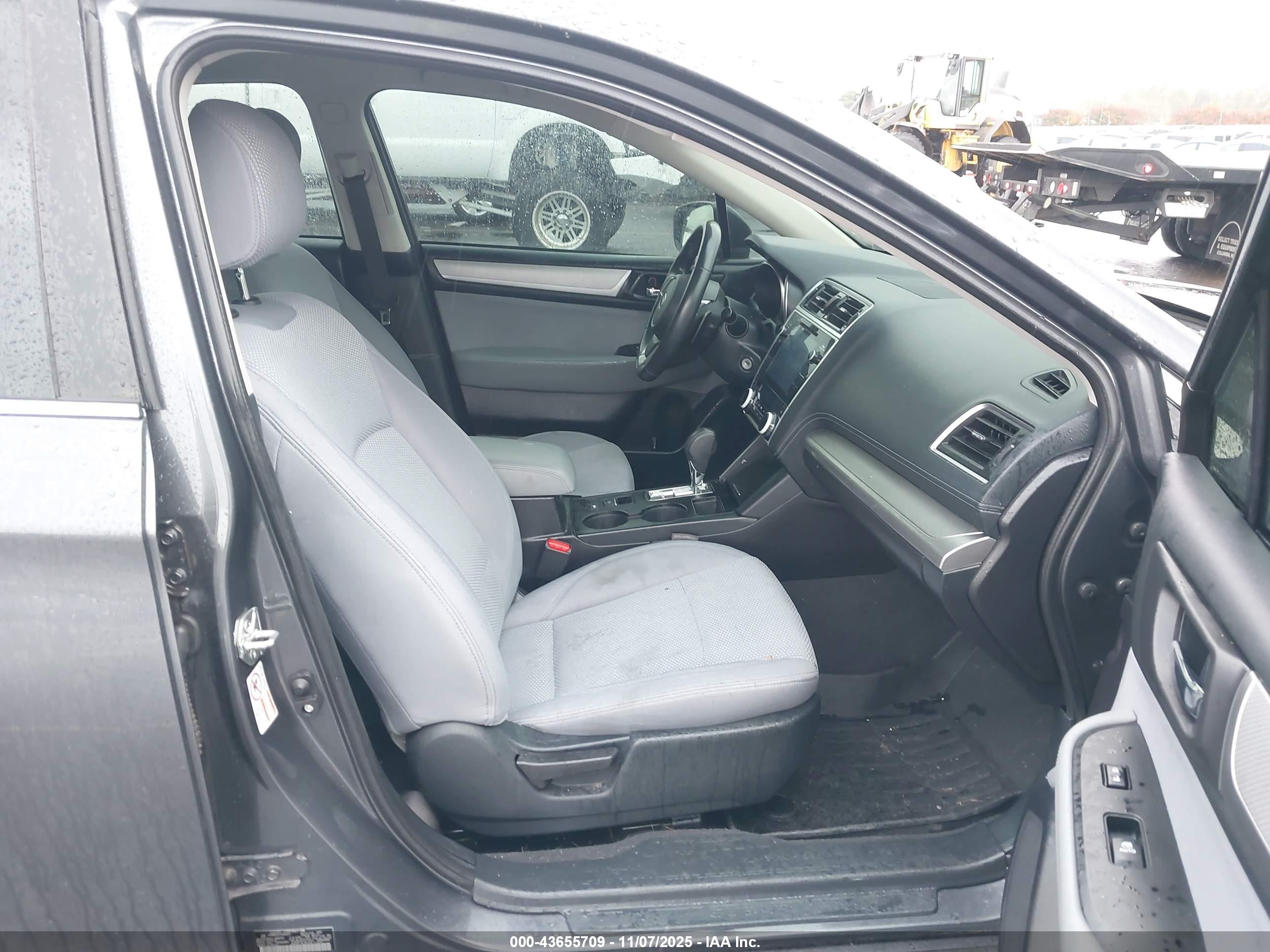 SUBARU LEGACY image 5