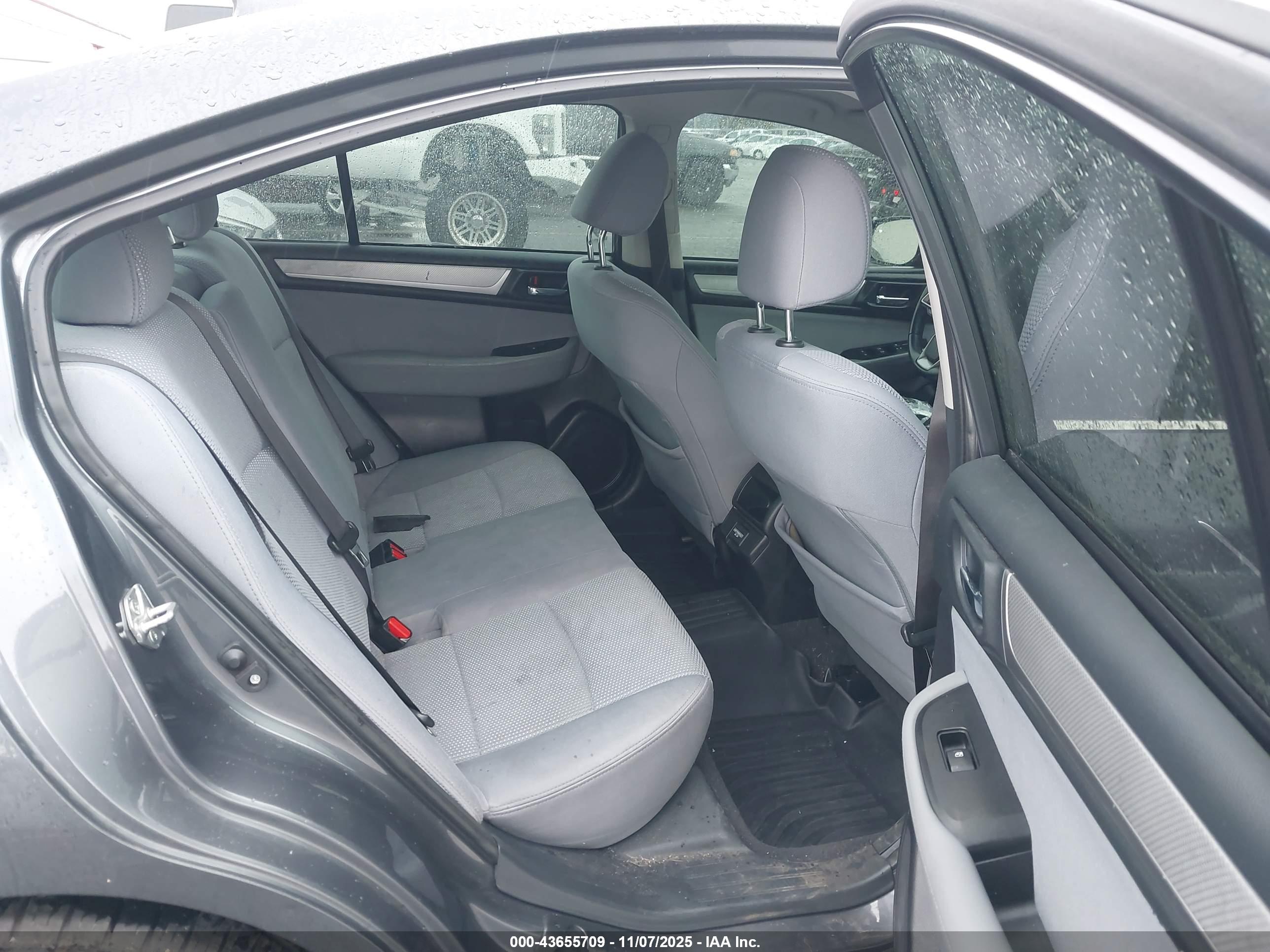 SUBARU LEGACY image 8