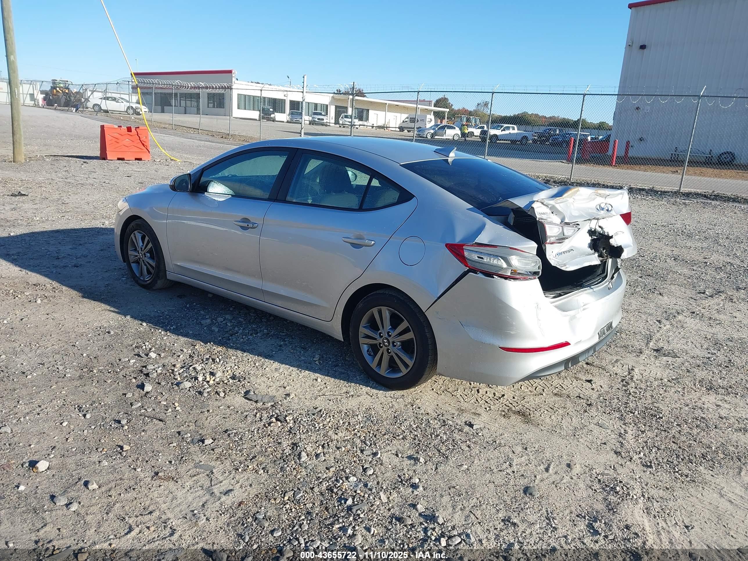 HYUNDAI ELANTRA image 3