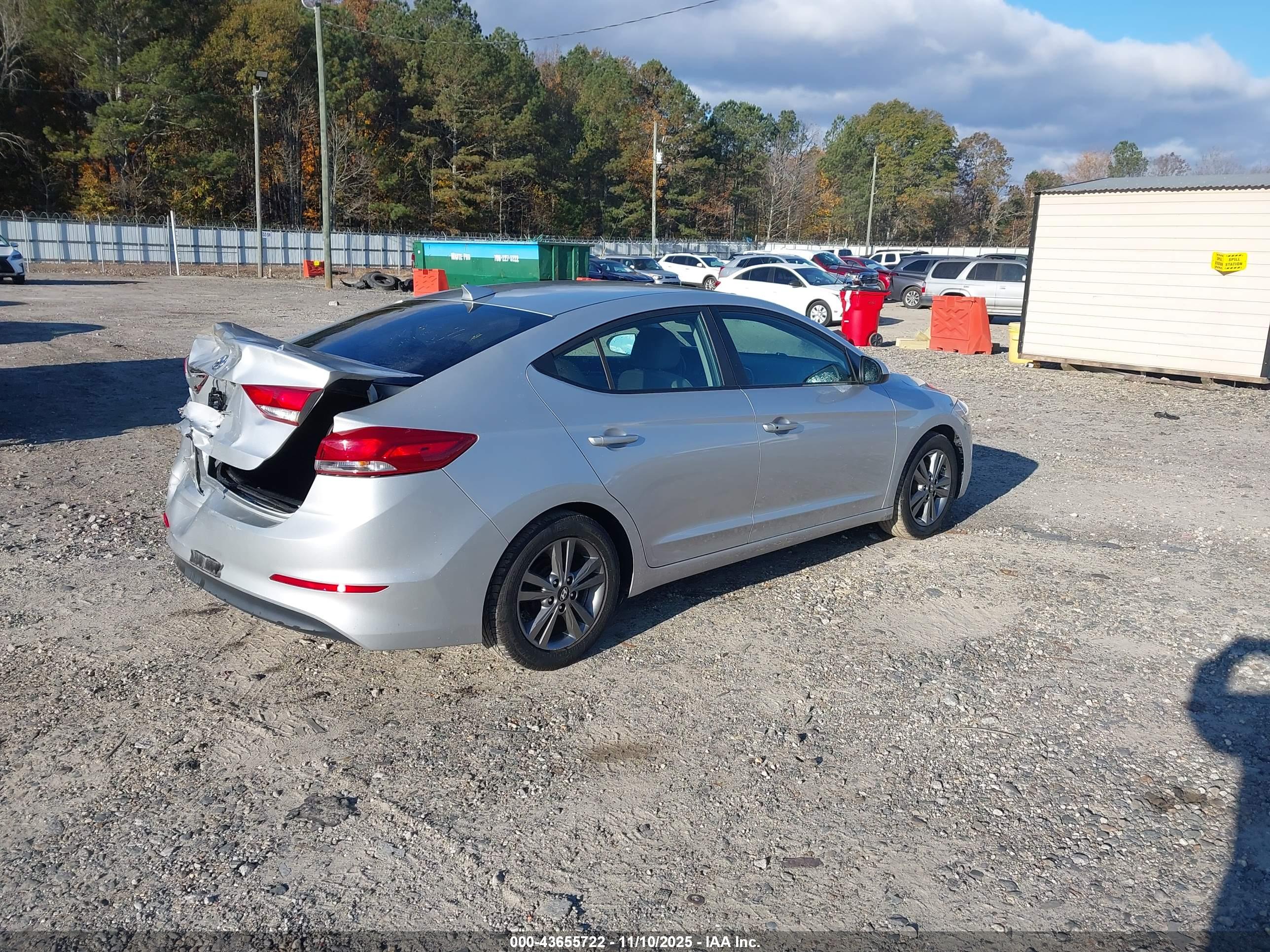 HYUNDAI ELANTRA image 4
