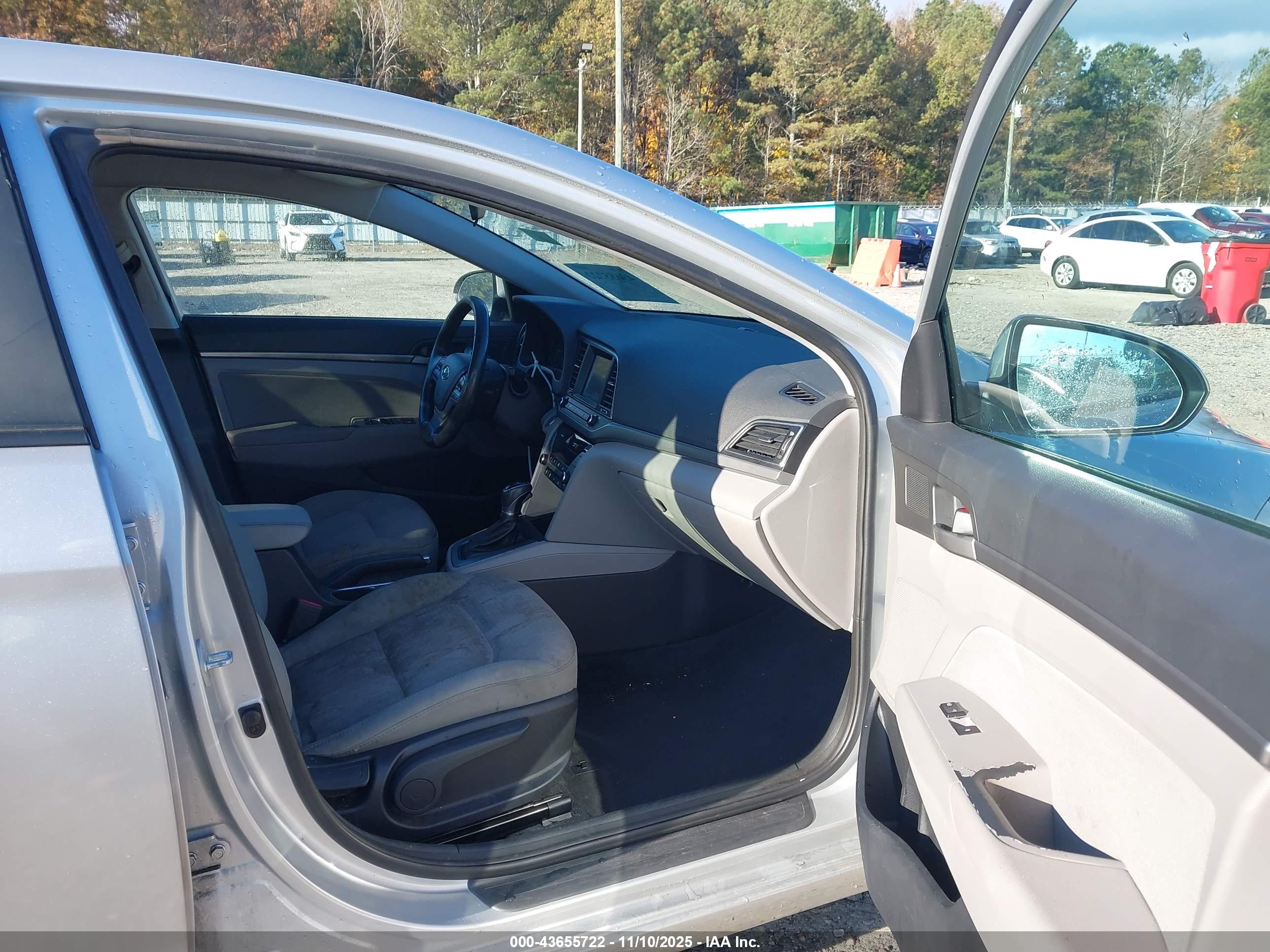 HYUNDAI ELANTRA image 5