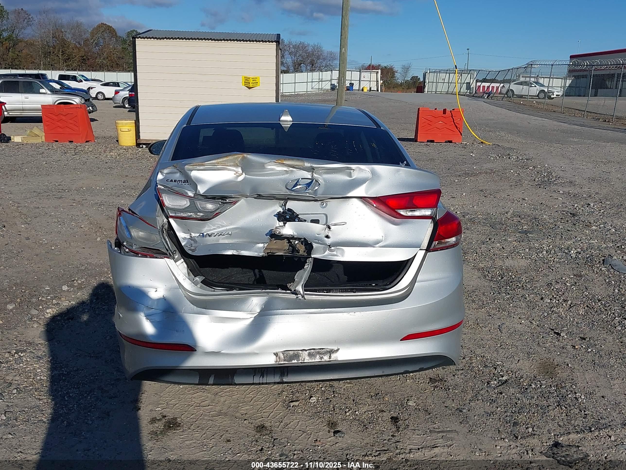 HYUNDAI ELANTRA image 6