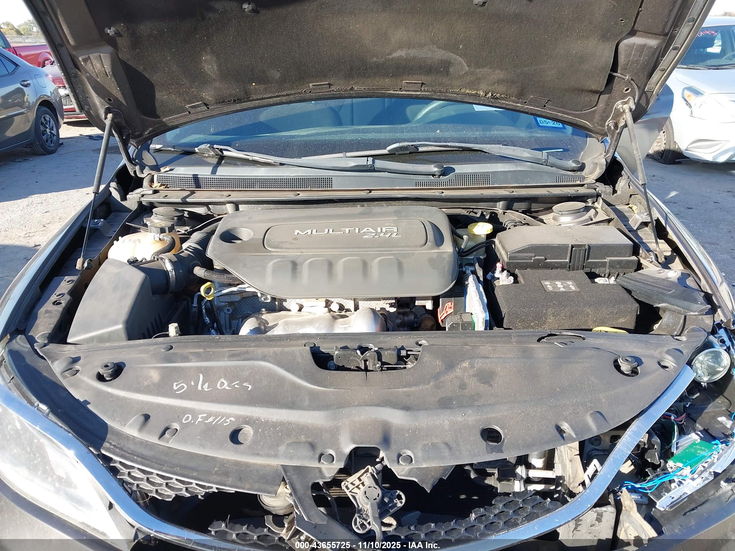 CHRYSLER 200 image 10