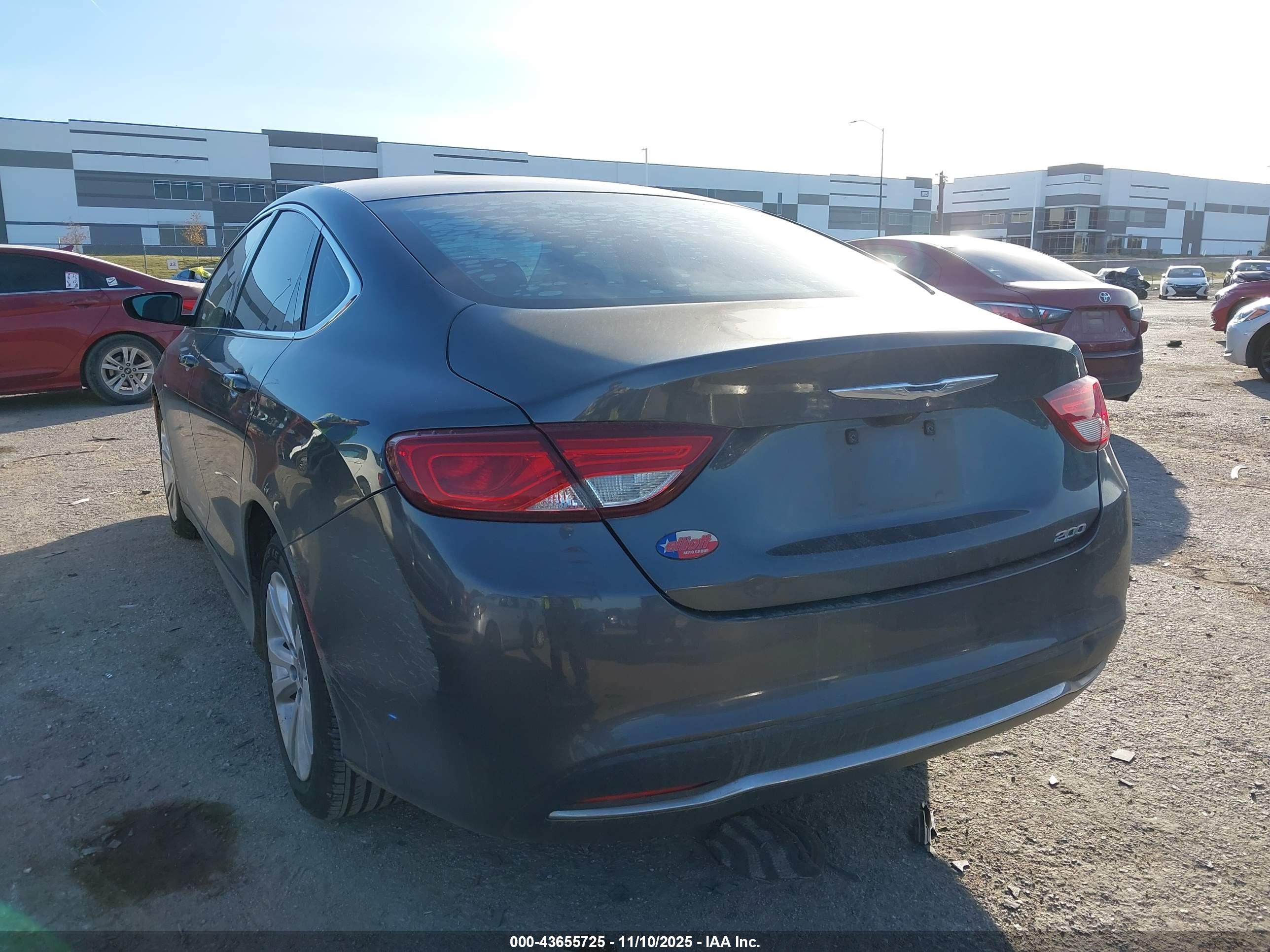 CHRYSLER 200 image 3