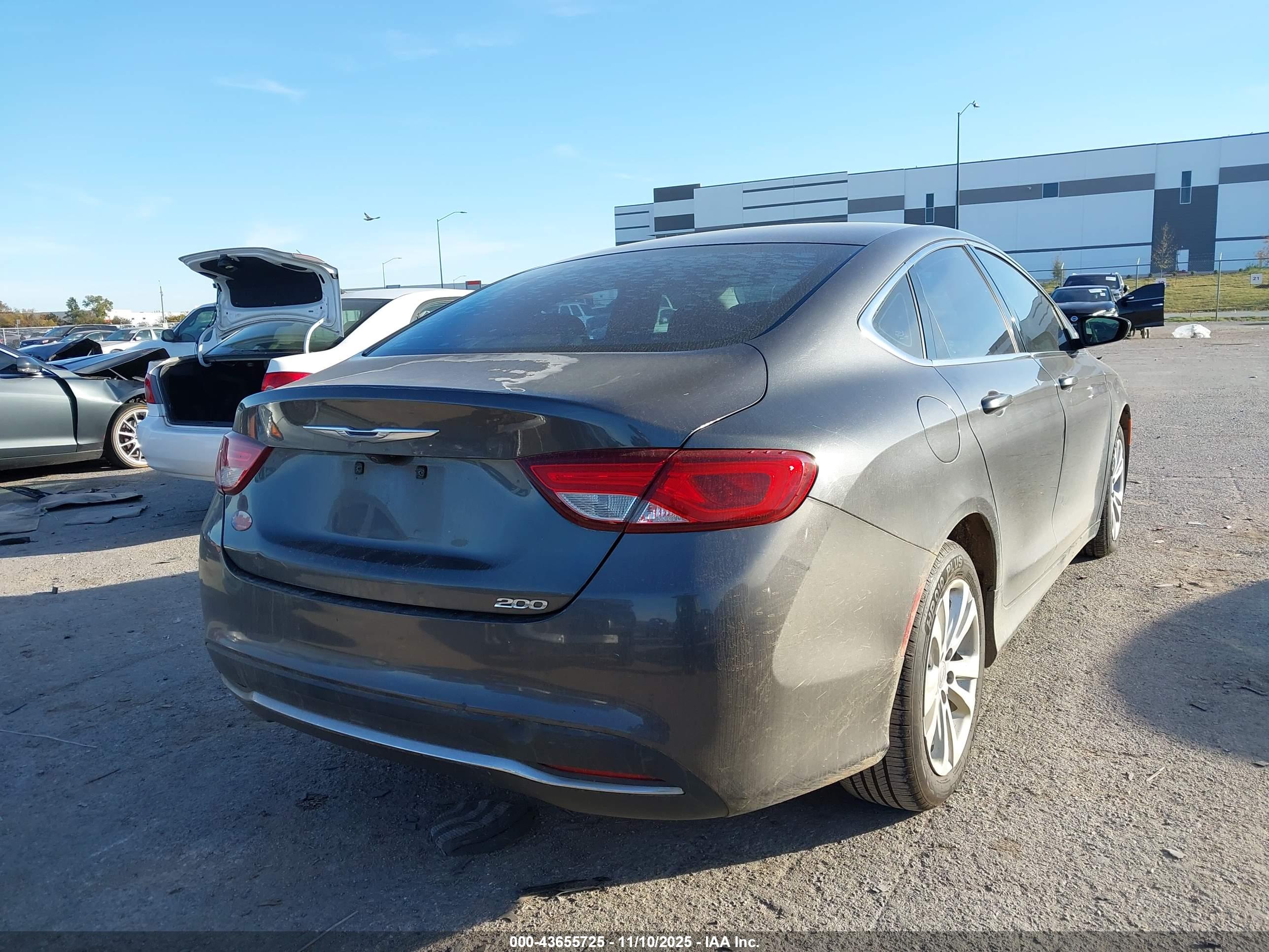 CHRYSLER 200 image 4