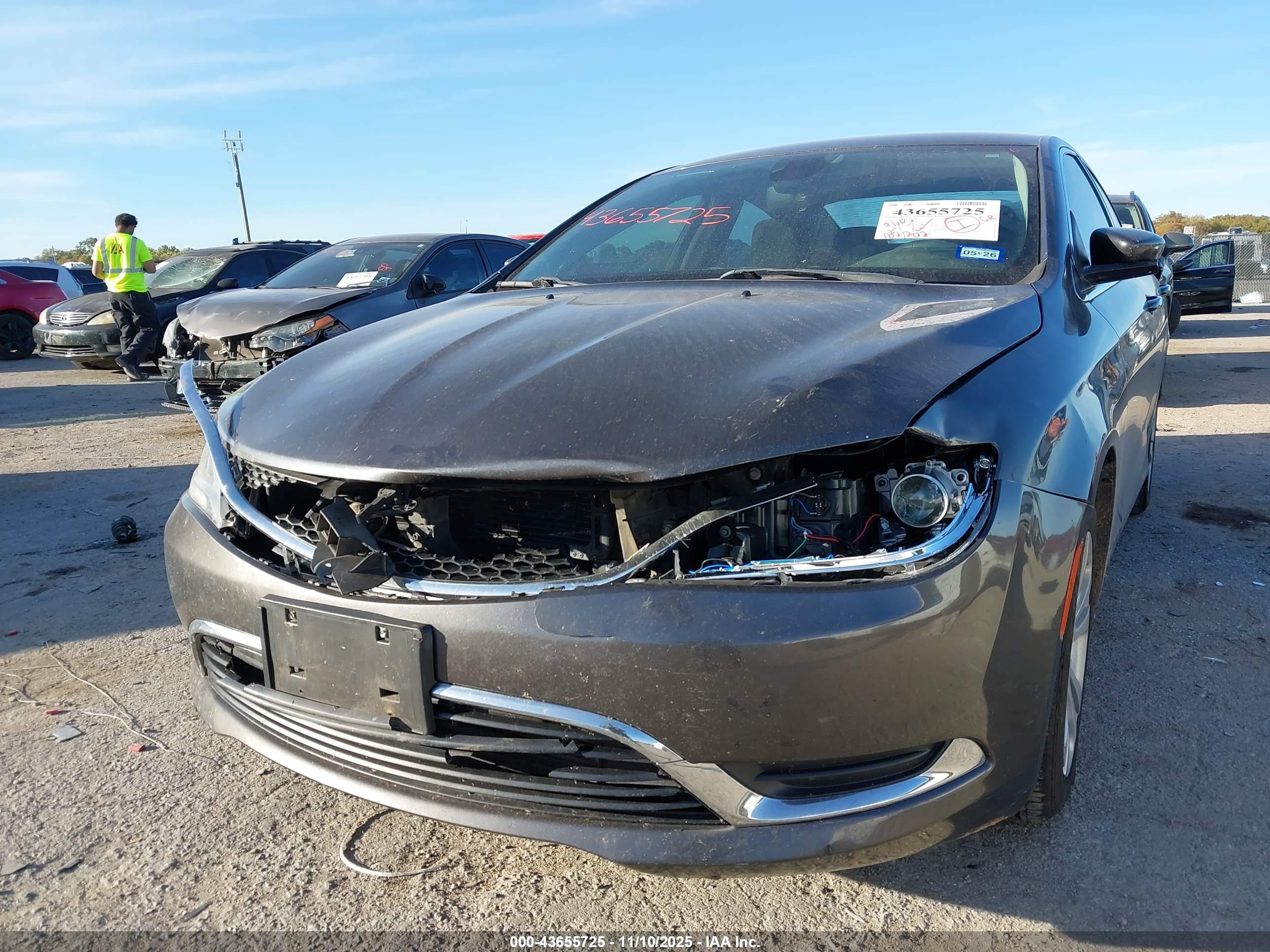 CHRYSLER 200 image 6