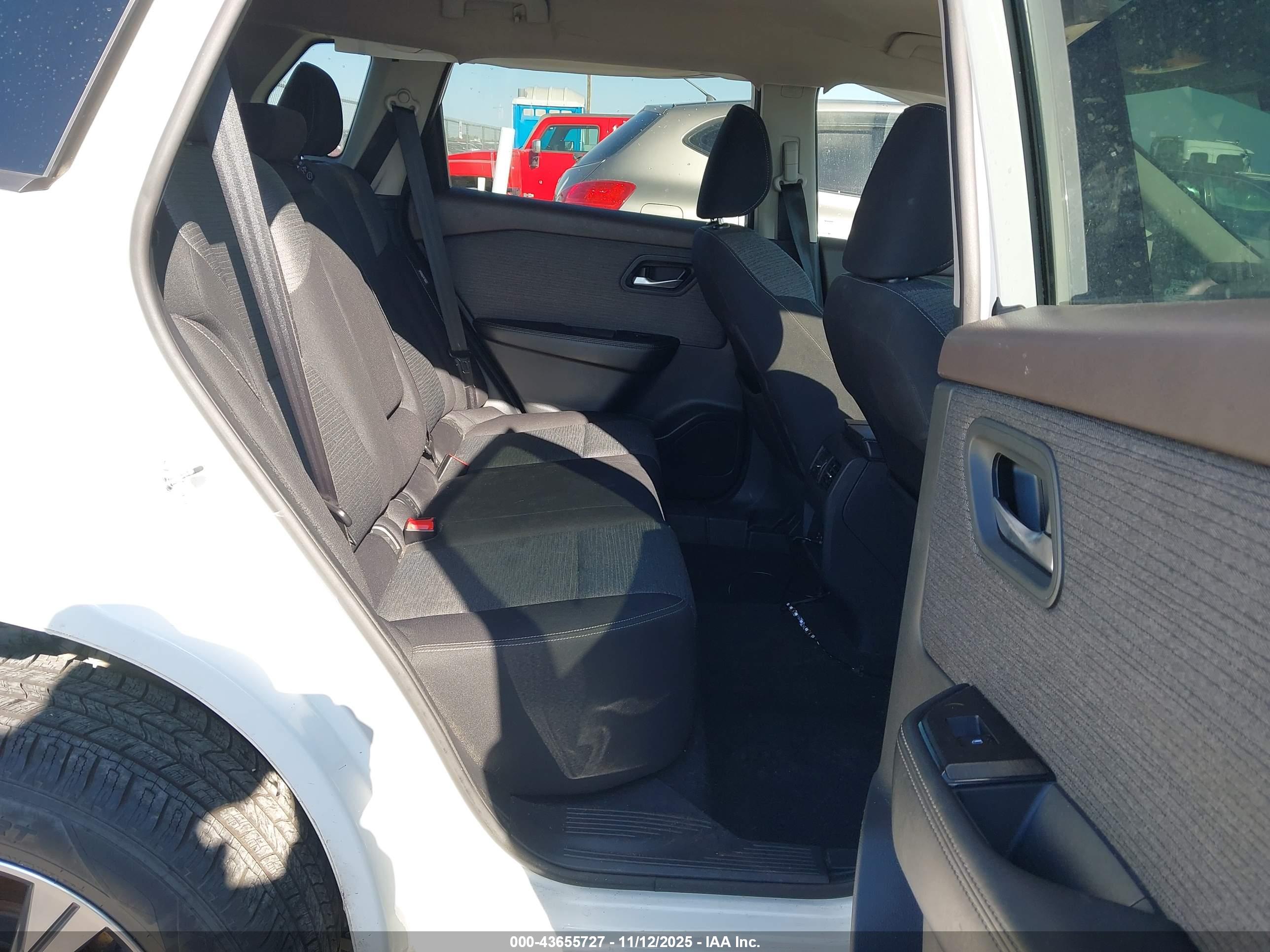 NISSAN ROGUE image 8