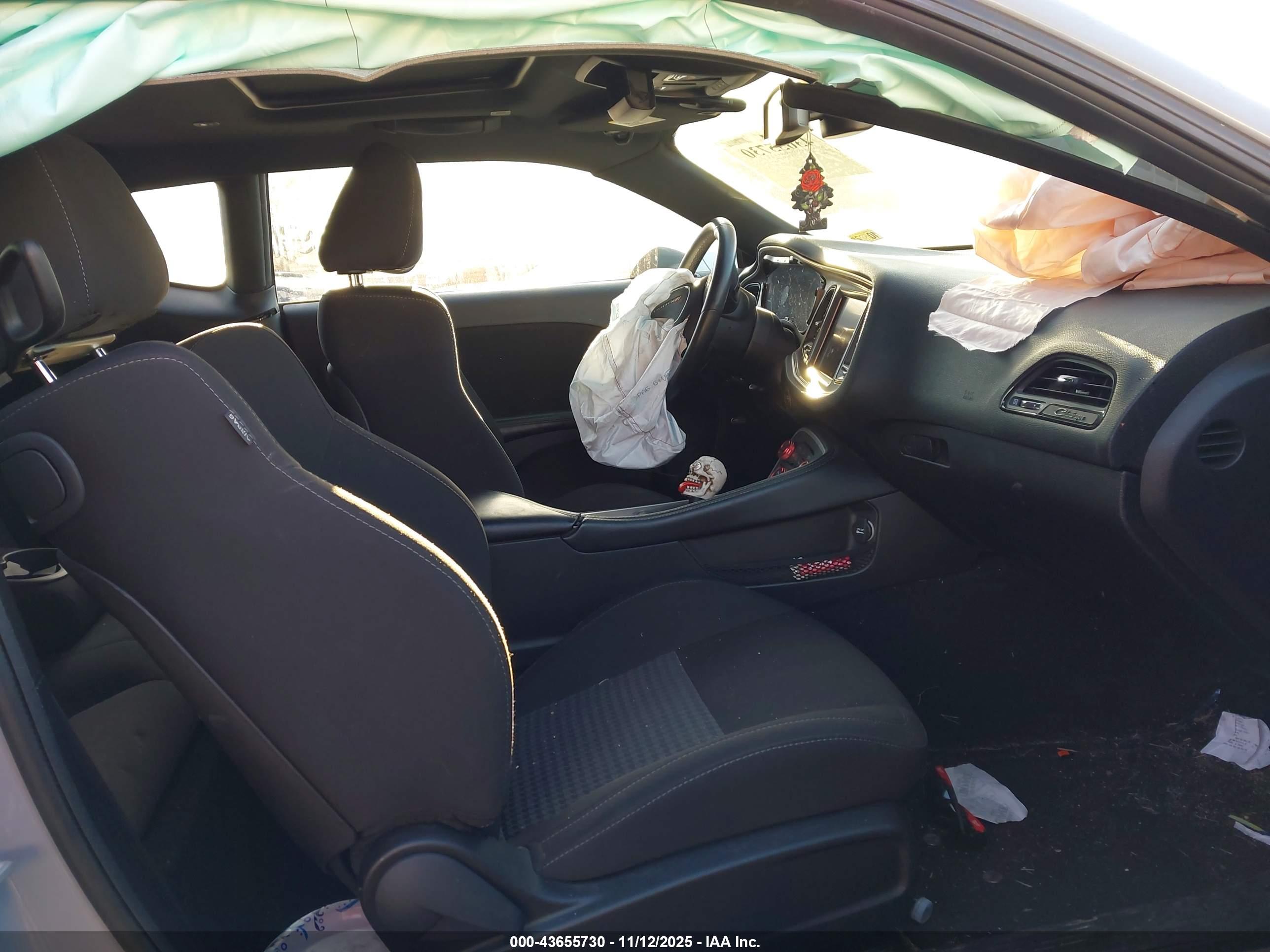 DODGE CHALLENGER image 5