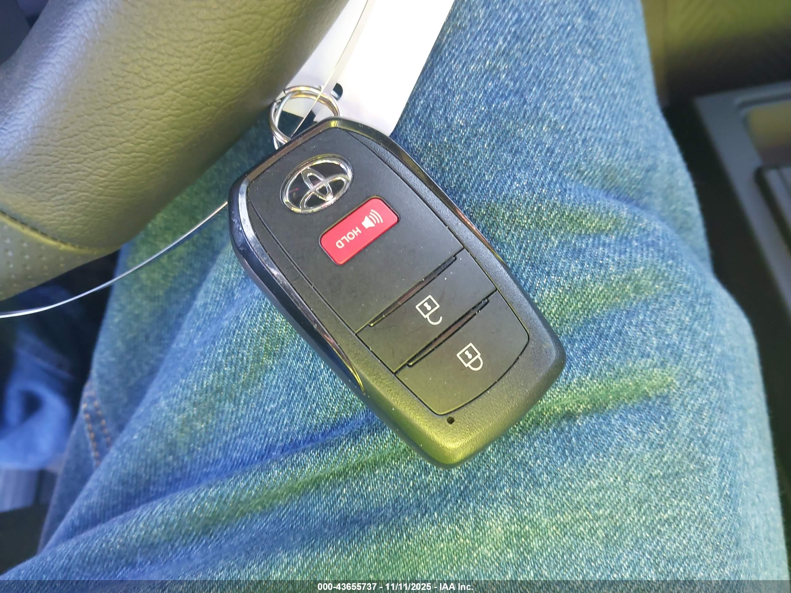 TOYOTA 4RUNNER image 11