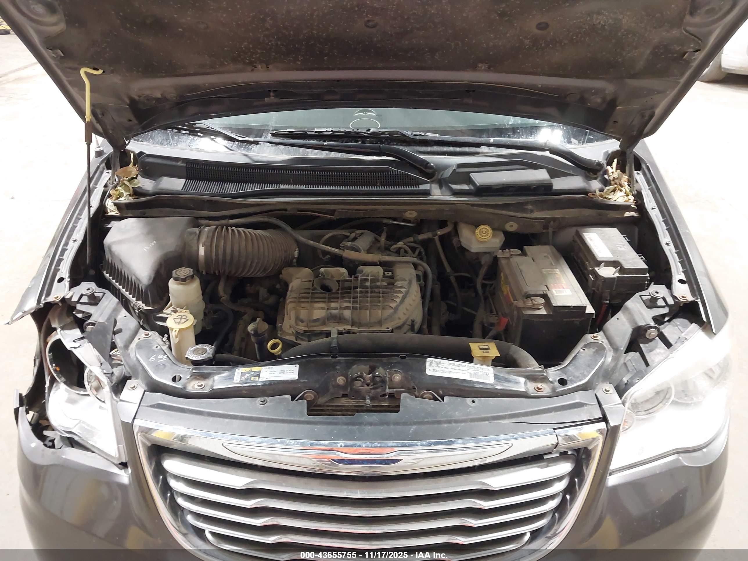 CHRYSLER TOWN image 10