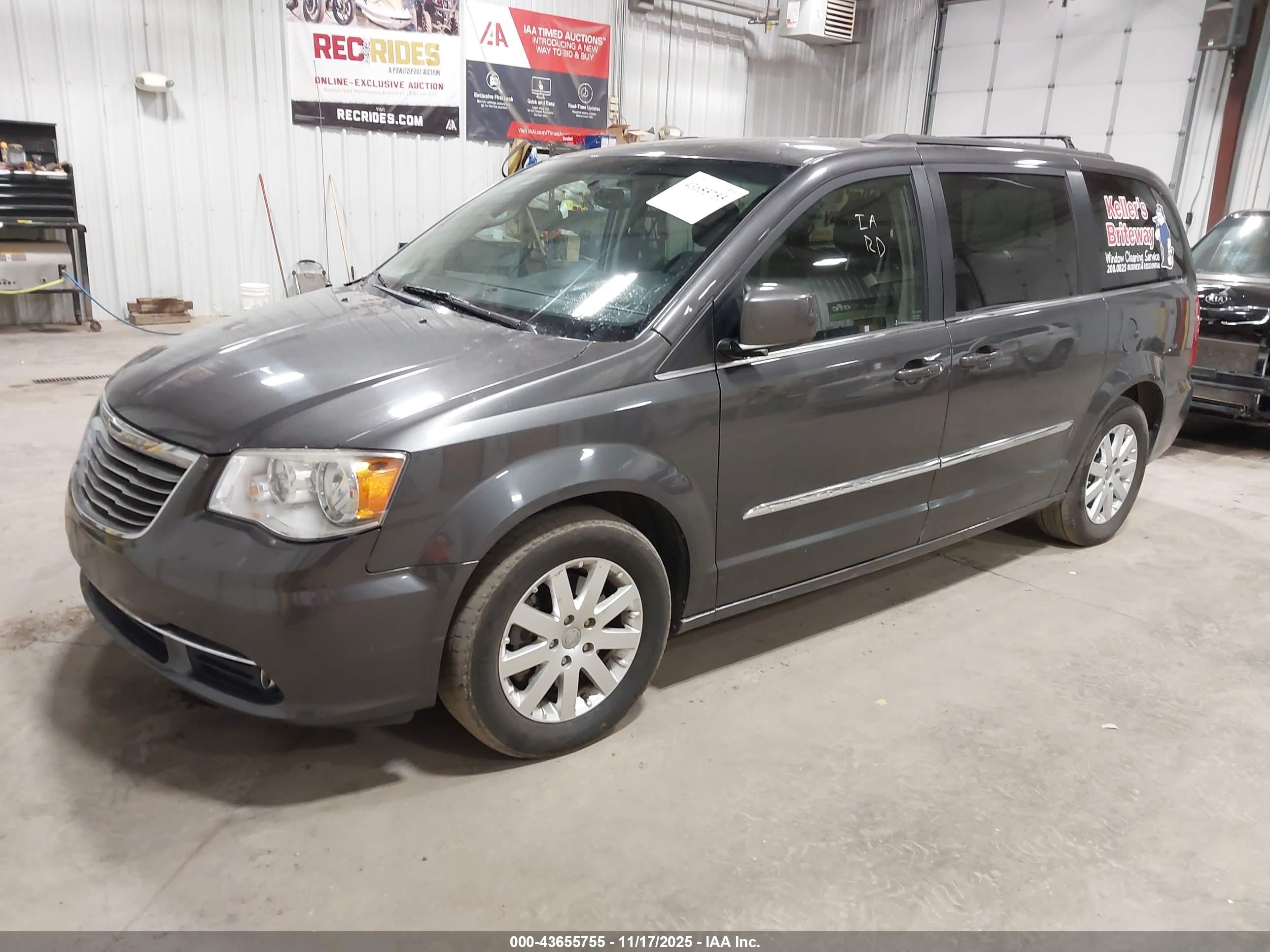 CHRYSLER TOWN image 2