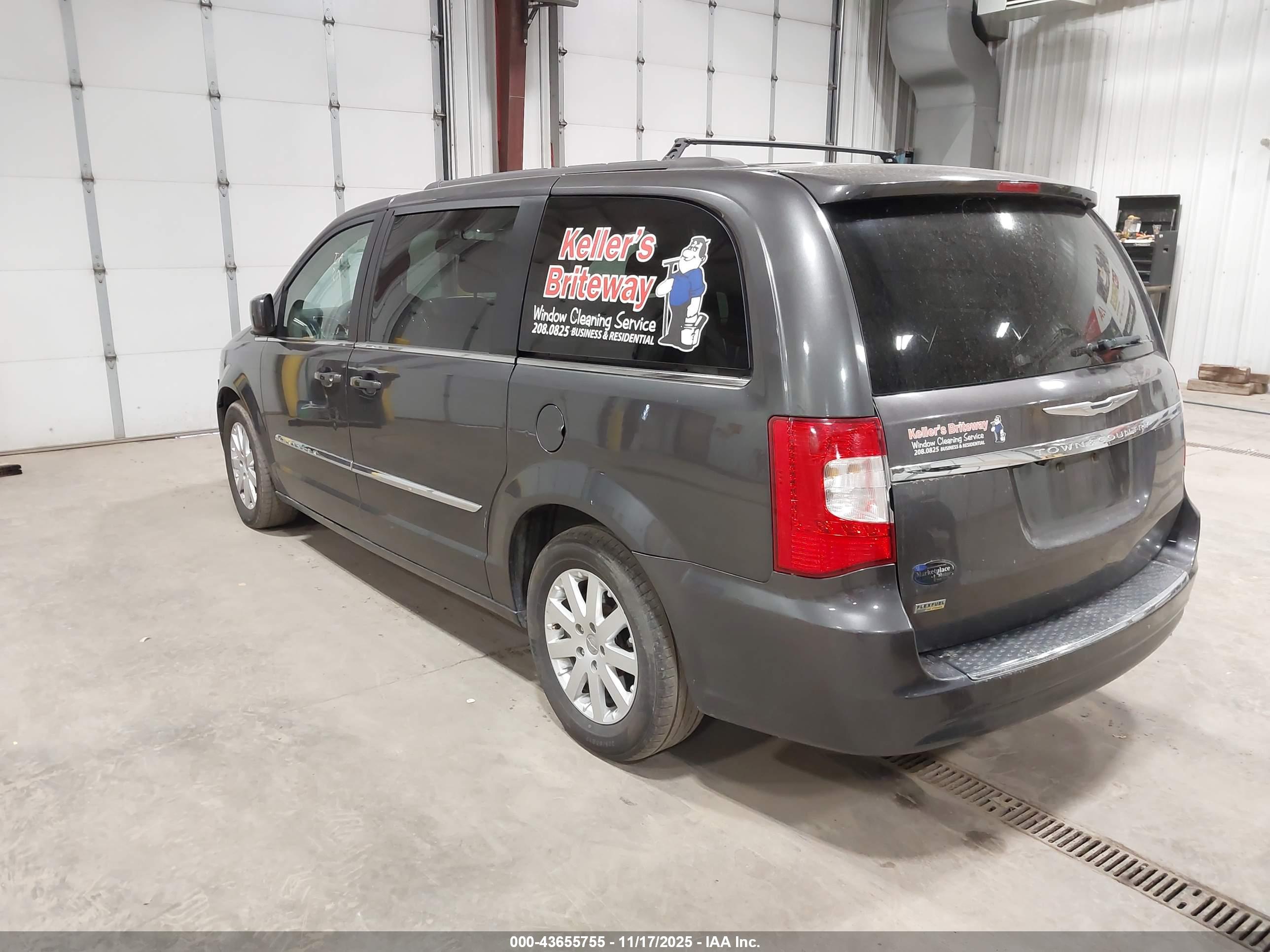 CHRYSLER TOWN image 3