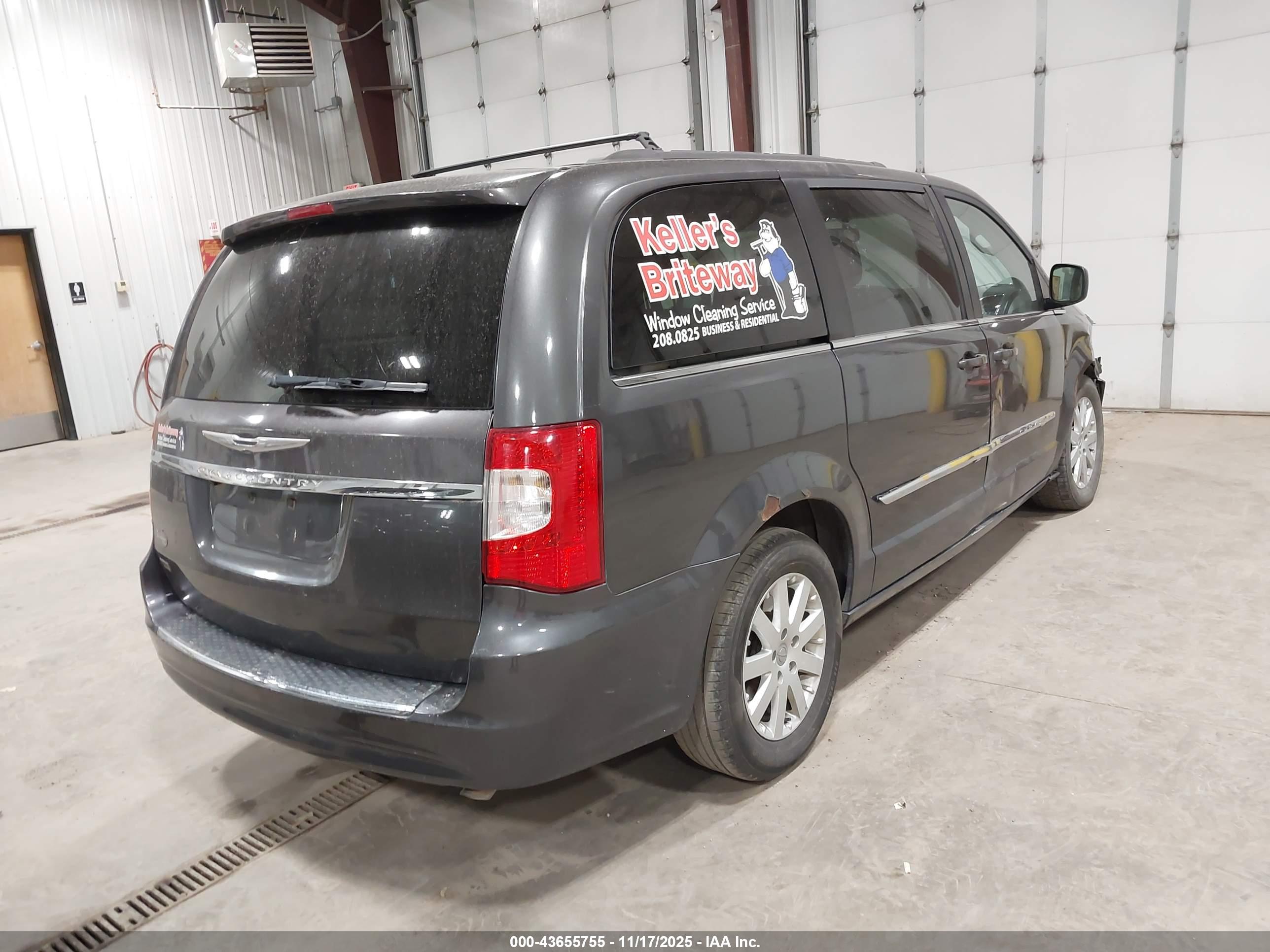 CHRYSLER TOWN image 4