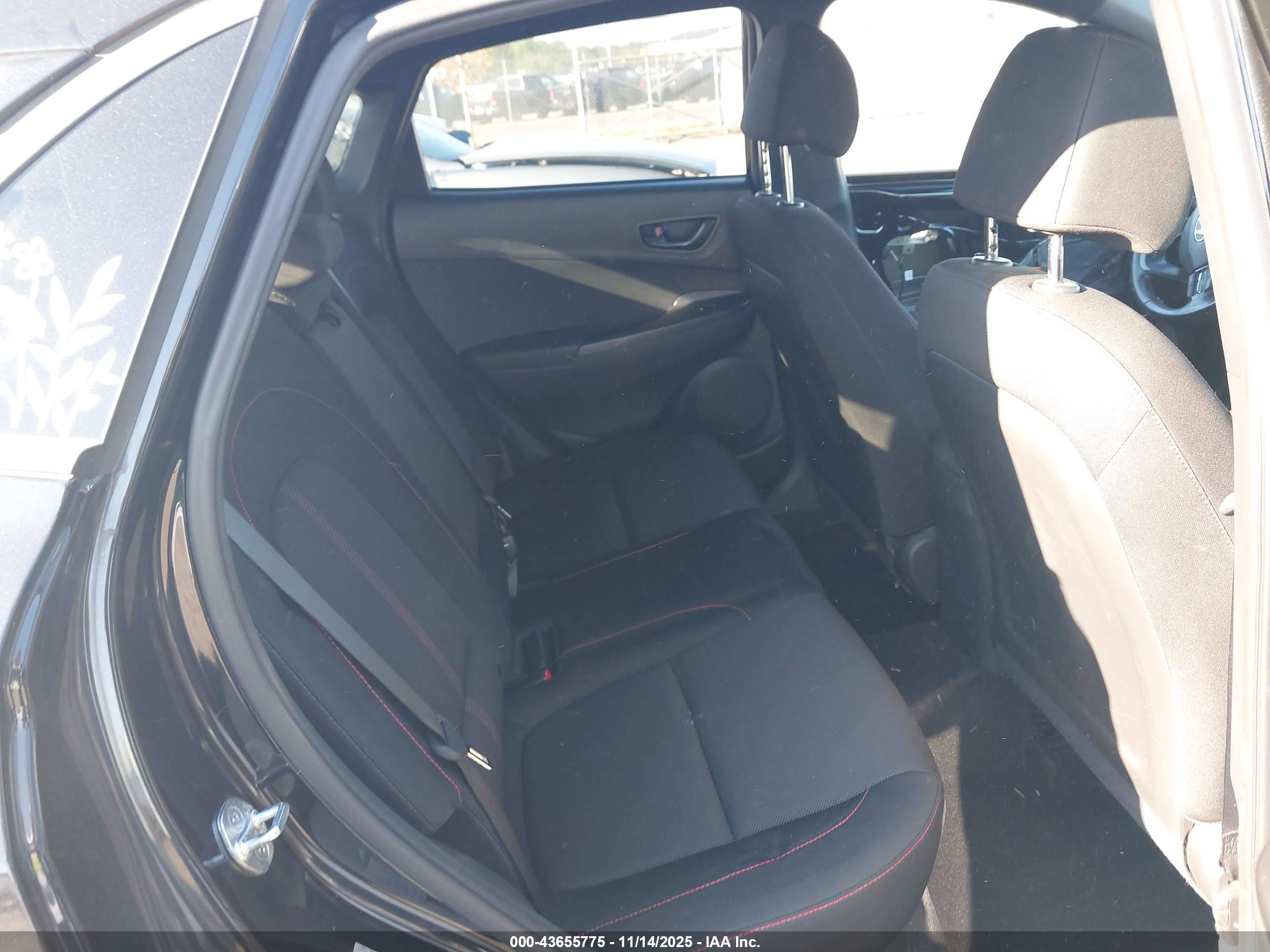 HYUNDAI KONA image 8