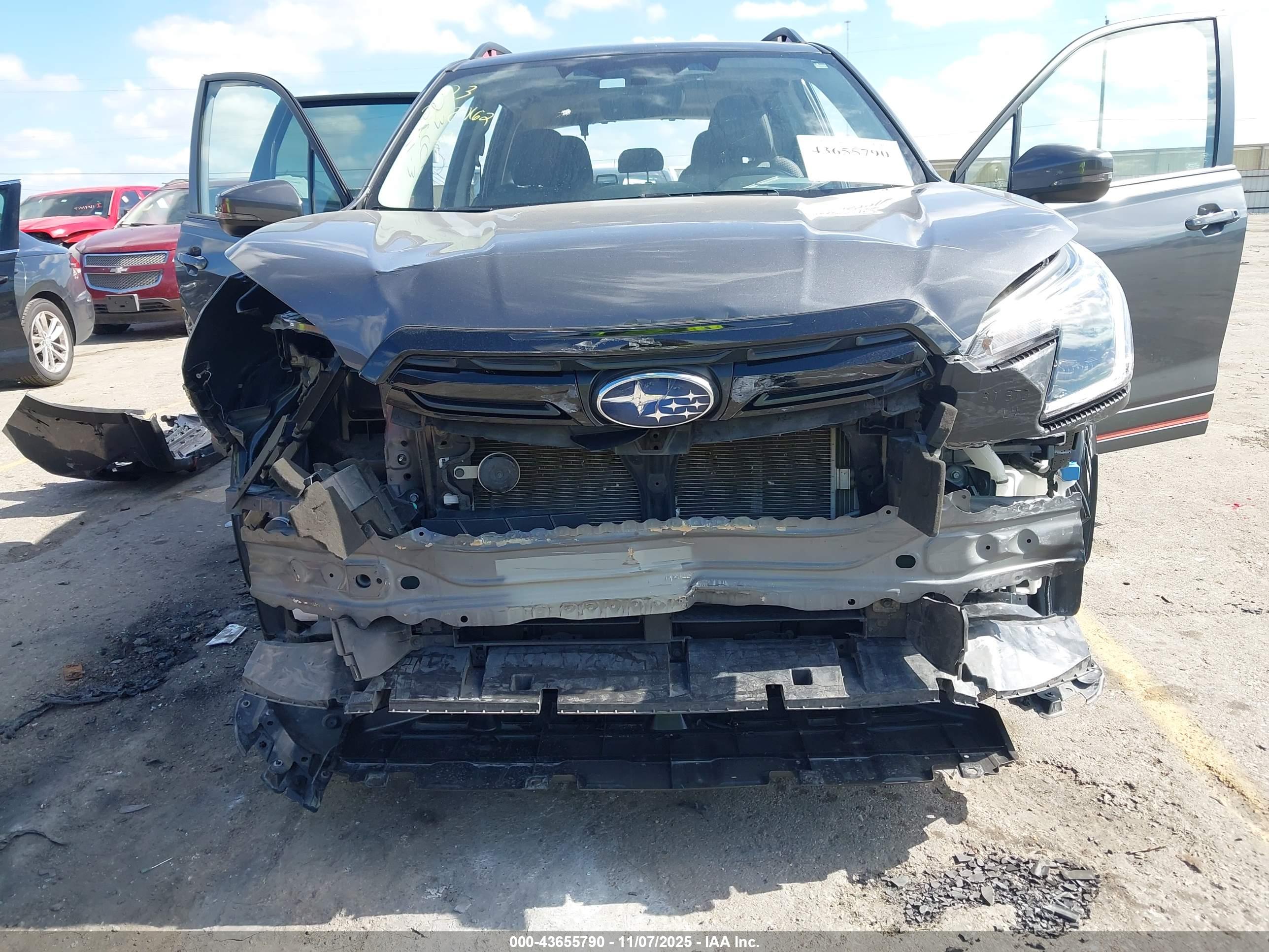 SUBARU FORESTER image 6