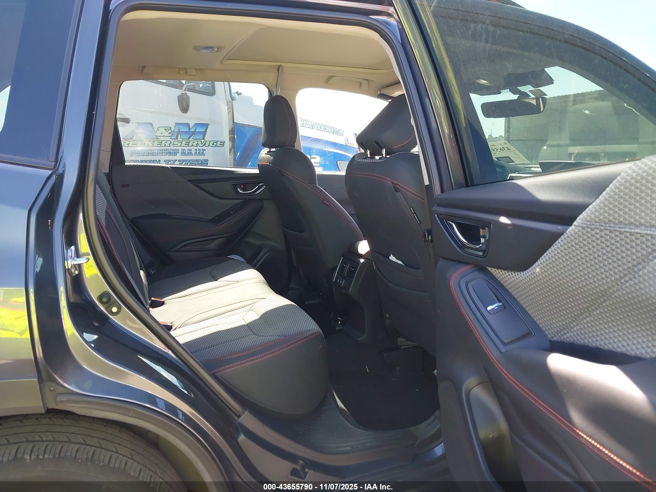 SUBARU FORESTER image 8