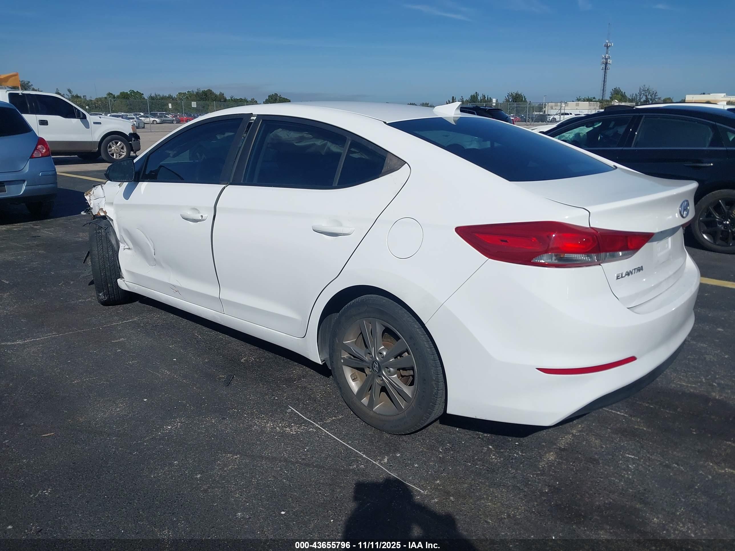 HYUNDAI ELANTRA image 3
