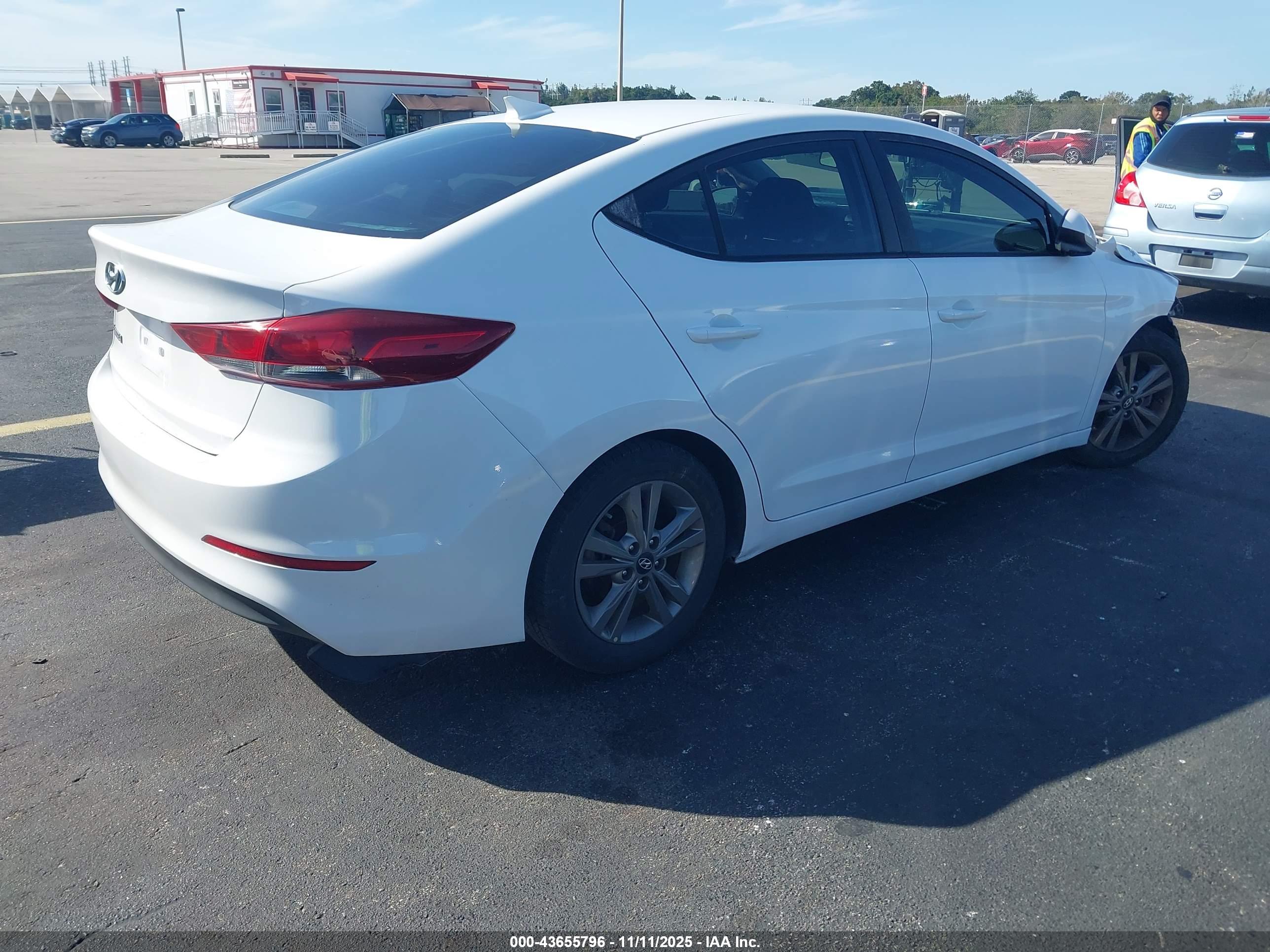 HYUNDAI ELANTRA image 4